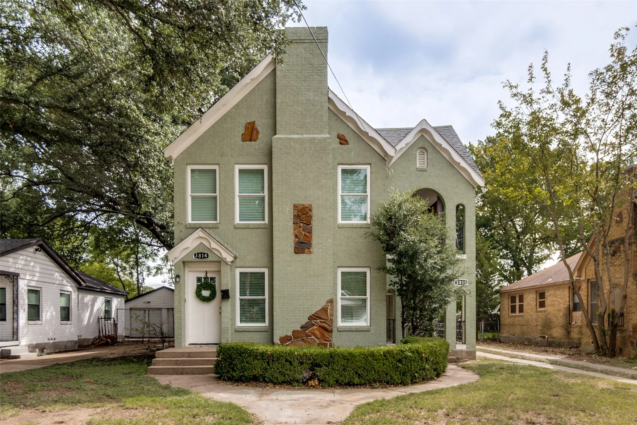 Single Family Residence For Sale in Dallas County , 3814 Wendelkin Street, Dallas, Texas 75215, 4 Bedroom, 2 Bathroom, Garage spaces, 3,128 Sqft, built in 1941, mls#21340086, Real Estate Agent in Dallas, Homes For Sale in Dallas county, Homes For Sale in Dallas, Realtor in Dallas Texas, Real Estate Brokerage Independent Realty Texas, Luminita Cordes Realtor