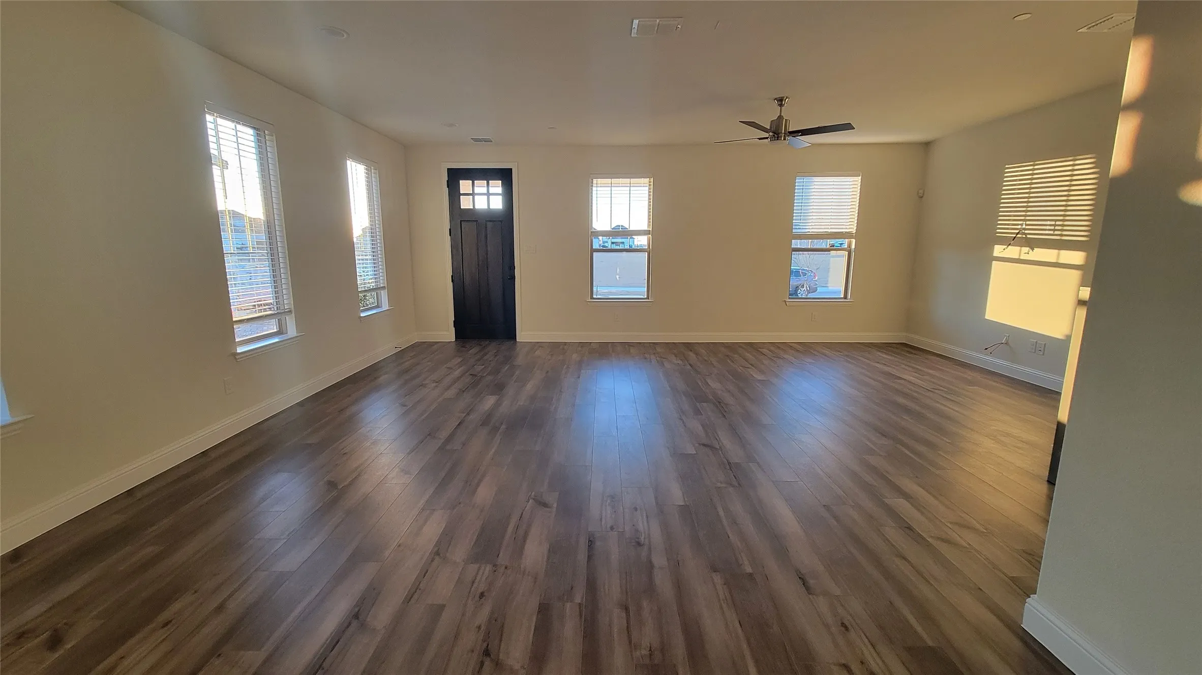 Townhouse For Rent in Collin County , 11346 Sugarlands Drive, Frisco, Texas 75035, 3 Bedroom, 3 Bathroom, 2 Garage spaces, 2,289 Sqft, built in 2021, mls#21339019, Real Estate Agent in Frisco, Homes For Rent in Collin county, Homes For Rent in Frisco, Realtor in Frisco Texas, Real Estate Brokerage Independent Realty Texas, Luminita Cordes Realtor