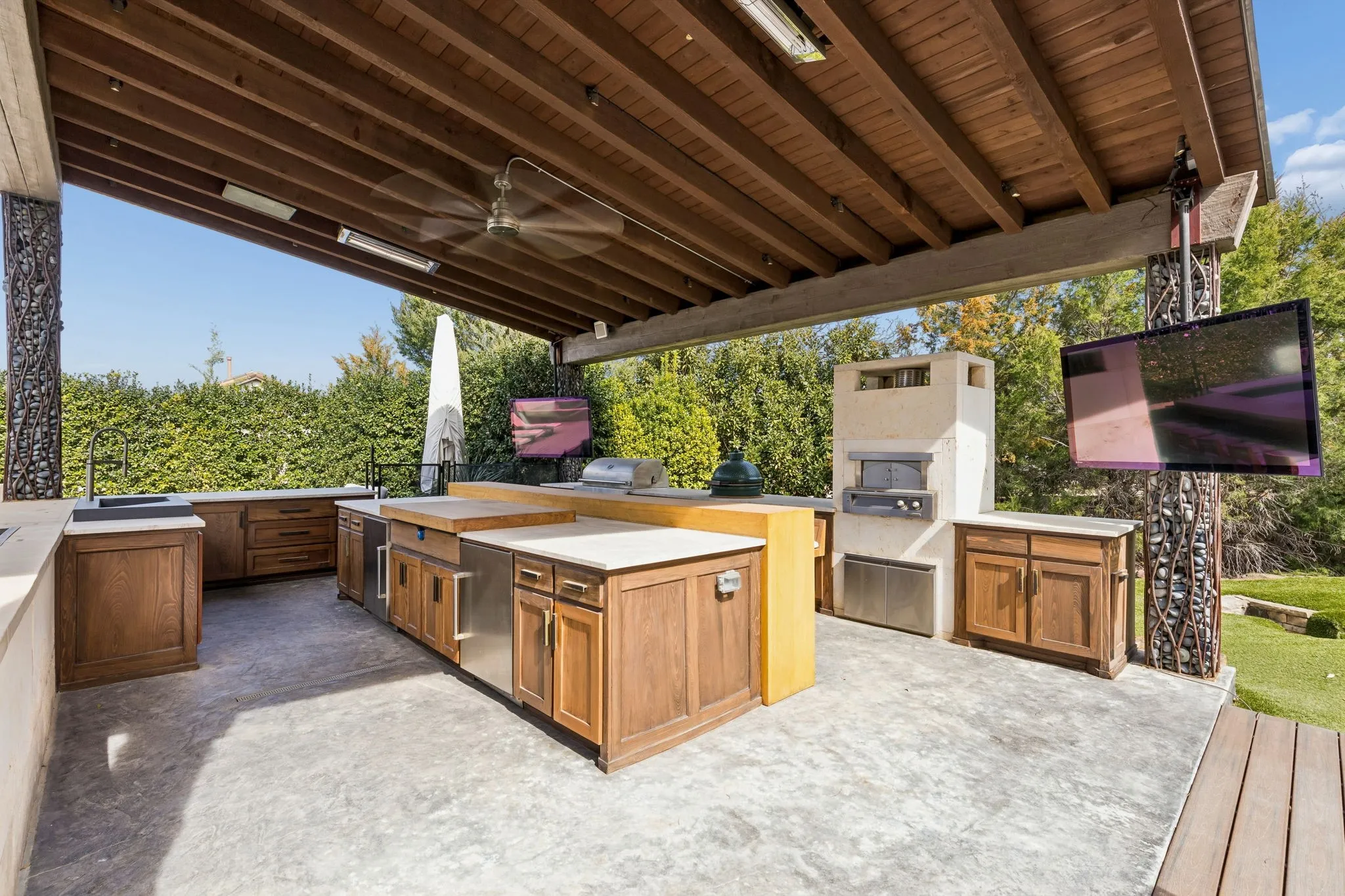 Single Family Residence For Sale in Tarrant County , 1408 Fountain Grass Court, Westlake, Texas 76262, 5 Bedroom, 7 Bathroom, 4 Garage spaces, 8,129 Sqft, built in 2015, mls#21339873, Real Estate Agent in Westlake, Homes For Sale in Tarrant county, Homes For Sale in Westlake, Realtor in Westlake Texas, Real Estate Brokerage Independent Realty Texas, Luminita Cordes Realtor