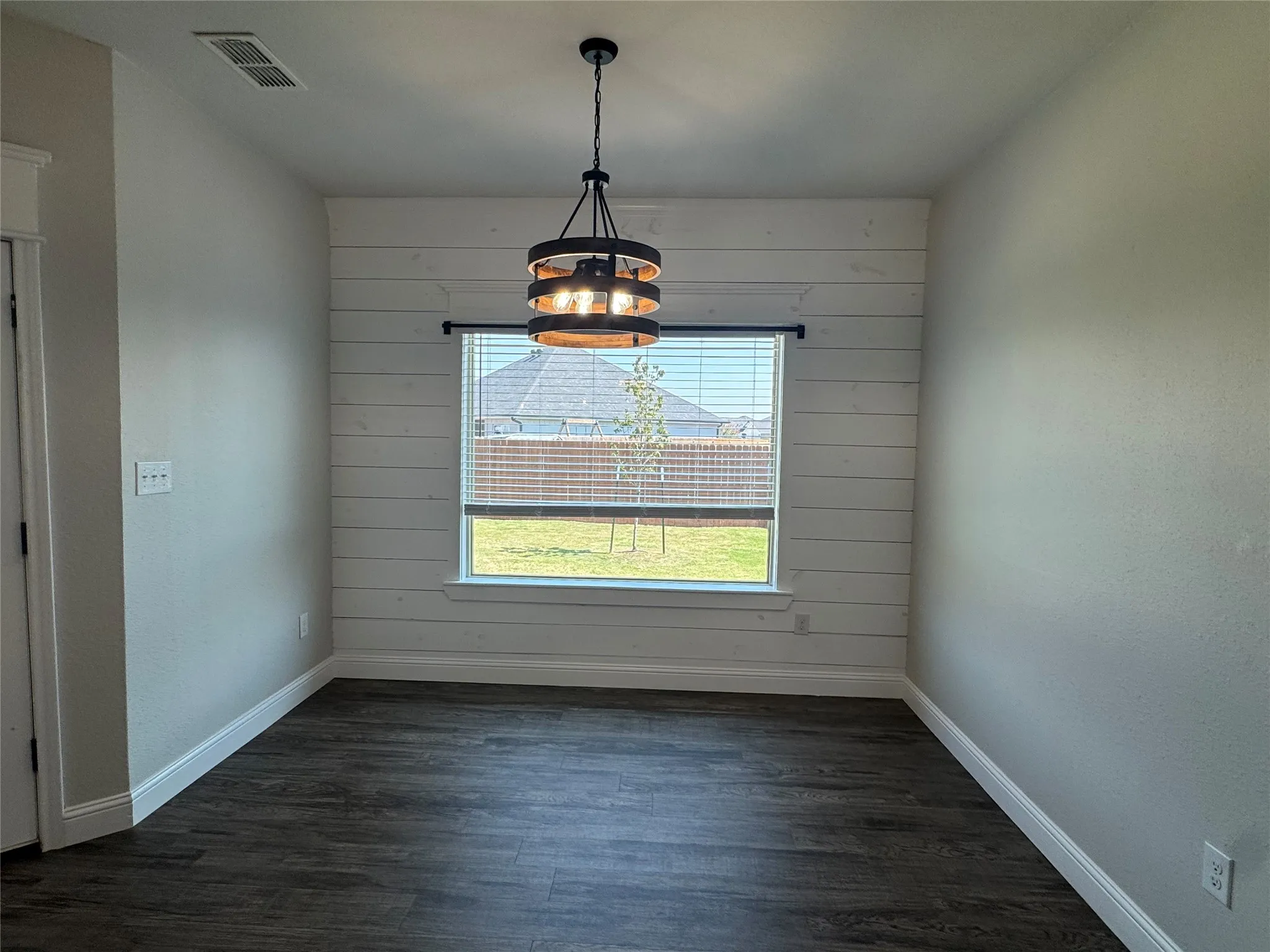 Single Family Residence For Rent in Taylor County , 135 Carriage Hills, Abilene, Texas 79602, 4 Bedroom, 2 Bathroom, 2 Garage spaces, 1,753 Sqft, built in 2020, mls#21339568, Real Estate Agent in Abilene, Homes For Rent in Taylor county, Homes For Rent in Abilene, Realtor in Abilene Texas, Real Estate Brokerage Independent Realty Texas, Luminita Cordes Realtor