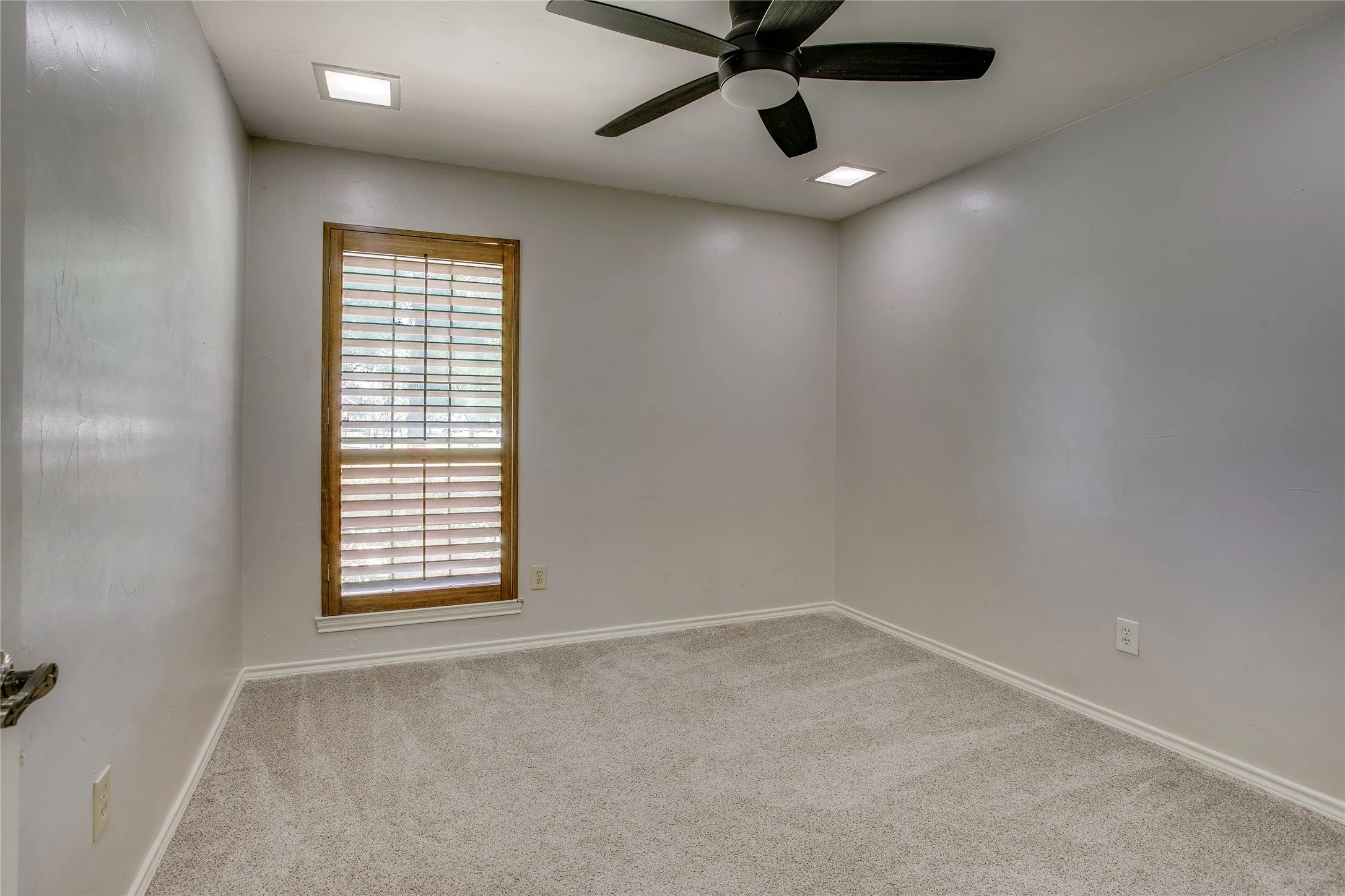 Single Family Residence For Rent in Dallas County , 365 E Tripp Road, Sunnyvale, Texas 75182, 4 Bedrooms, 3 Bathrooms, Garage spaces, 2,783 Sqft, built in 1984, Price $3,350, mls#21336370, Real Estate Agent in Sunnyvale, Homes For Rent in Dallas county, Homes For Rent in Sunnyvale, Realtor in Sunnyvale Texas, Real Estate Brokerage Independent Realty Texas, Luminita Cordes Realtor