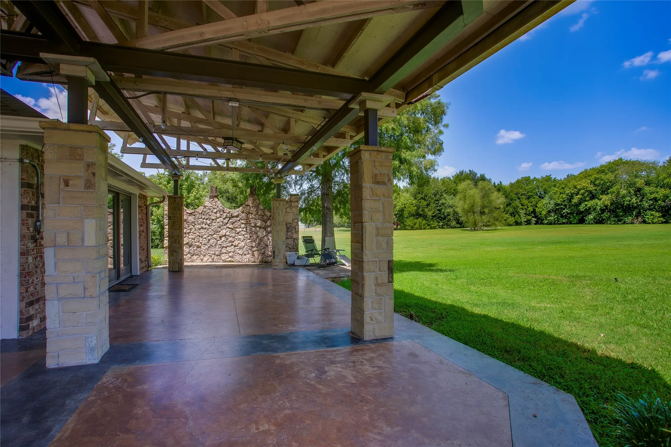 Single Family Residence For Rent in Dallas County , 365 E Tripp Road, Sunnyvale, Texas 75182, 4 Bedrooms, 3 Bathrooms, Garage spaces, 2,783 Sqft, built in 1984, Price $3,350, mls#21336370, Real Estate Agent in Sunnyvale, Homes For Rent in Dallas county, Homes For Rent in Sunnyvale, Realtor in Sunnyvale Texas, Real Estate Brokerage Independent Realty Texas, Luminita Cordes Realtor