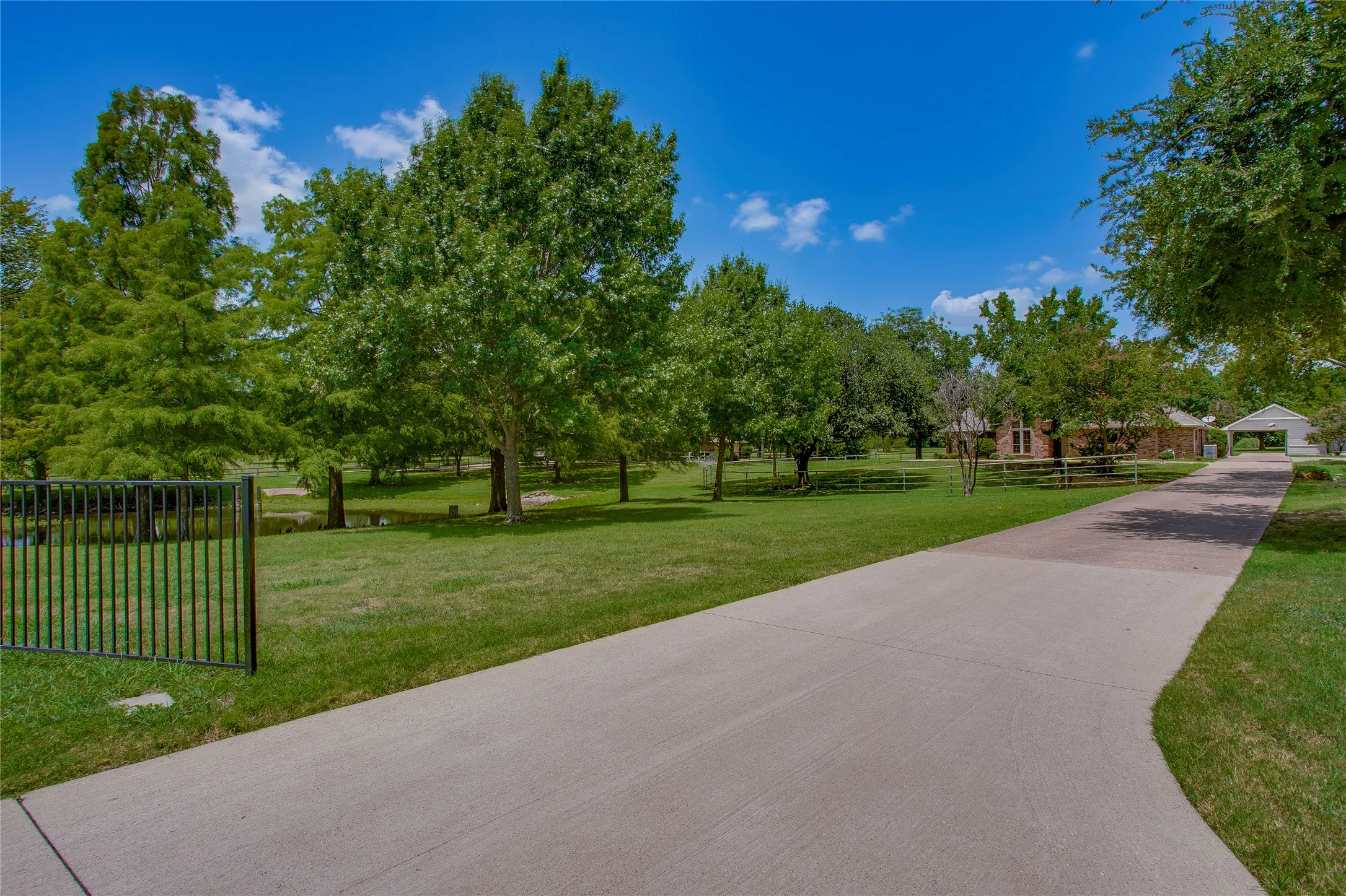 Single Family Residence For Rent in Dallas County , 365 E Tripp Road, Sunnyvale, Texas 75182, 4 Bedrooms, 3 Bathrooms, Garage spaces, 2,783 Sqft, built in 1984, Price $3,350, mls#21336370, Real Estate Agent in Sunnyvale, Homes For Rent in Dallas county, Homes For Rent in Sunnyvale, Realtor in Sunnyvale Texas, Real Estate Brokerage Independent Realty Texas, Luminita Cordes Realtor