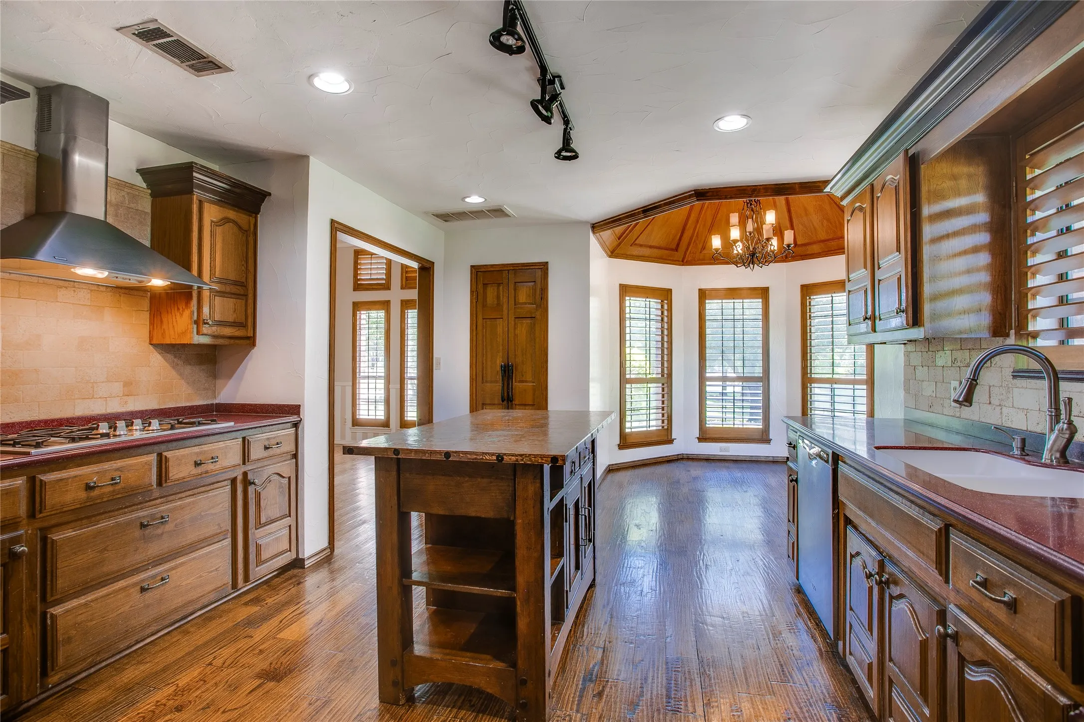 Single Family Residence For Rent in Dallas County , 365 E Tripp Road, Sunnyvale, Texas 75182, 4 Bedrooms, 3 Bathrooms, Garage spaces, 2,783 Sqft, built in 1984, Price $3,350, mls#21336370, Real Estate Agent in Sunnyvale, Homes For Rent in Dallas county, Homes For Rent in Sunnyvale, Realtor in Sunnyvale Texas, Real Estate Brokerage Independent Realty Texas, Luminita Cordes Realtor