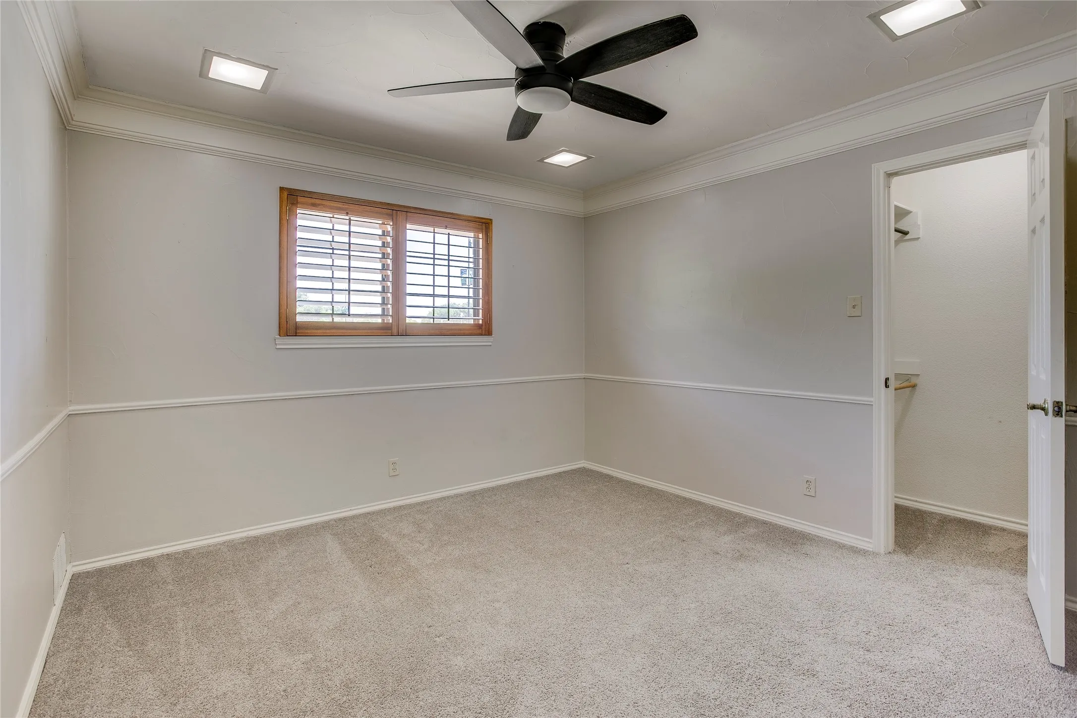 Single Family Residence For Rent in Dallas County , 365 E Tripp Road, Sunnyvale, Texas 75182, 4 Bedrooms, 3 Bathrooms, Garage spaces, 2,783 Sqft, built in 1984, Price $3,350, mls#21336370, Real Estate Agent in Sunnyvale, Homes For Rent in Dallas county, Homes For Rent in Sunnyvale, Realtor in Sunnyvale Texas, Real Estate Brokerage Independent Realty Texas, Luminita Cordes Realtor