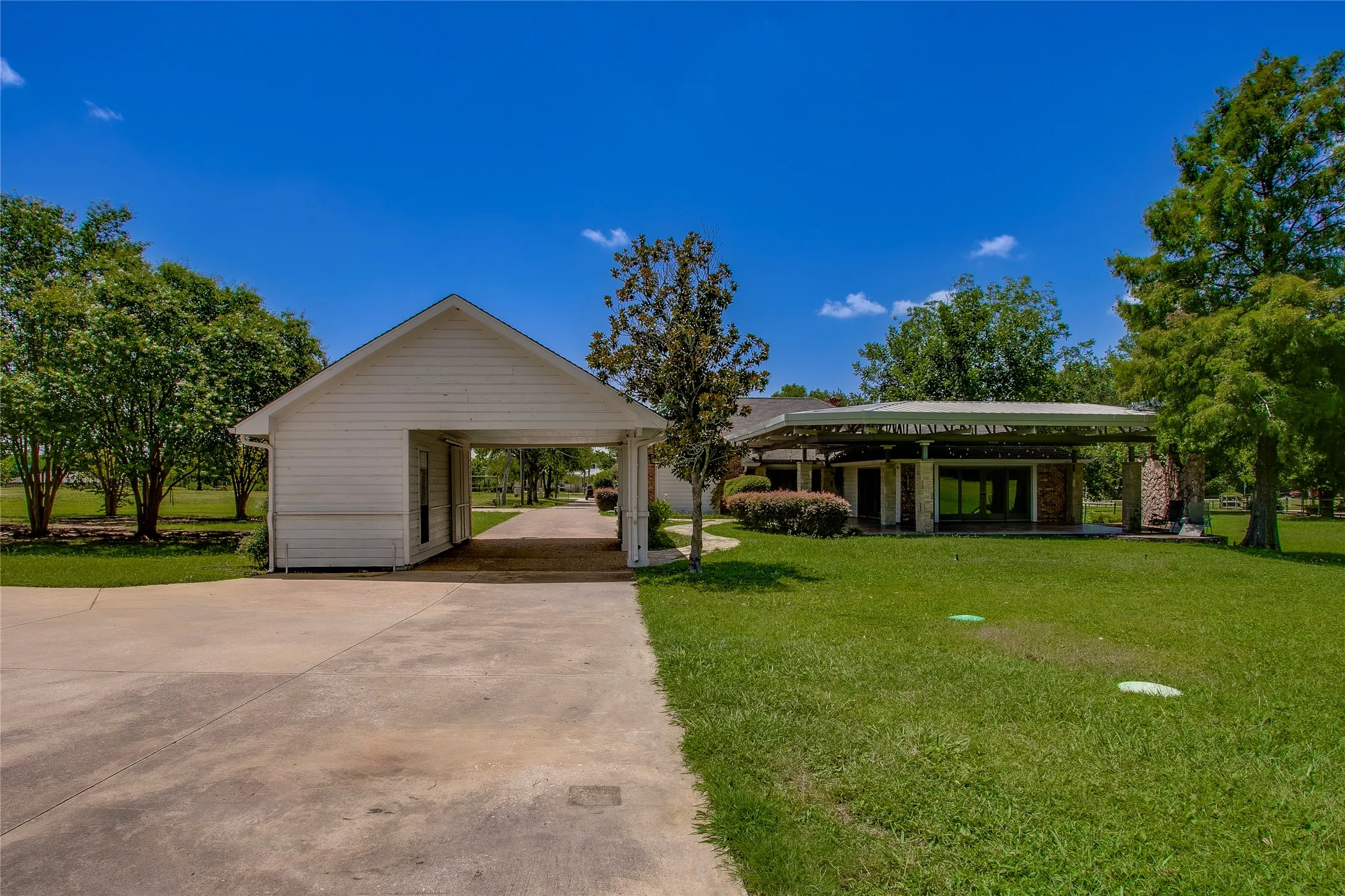 Single Family Residence For Rent in Dallas County , 365 E Tripp Road, Sunnyvale, Texas 75182, 4 Bedrooms, 3 Bathrooms, Garage spaces, 2,783 Sqft, built in 1984, Price $3,350, mls#21336370, Real Estate Agent in Sunnyvale, Homes For Rent in Dallas county, Homes For Rent in Sunnyvale, Realtor in Sunnyvale Texas, Real Estate Brokerage Independent Realty Texas, Luminita Cordes Realtor