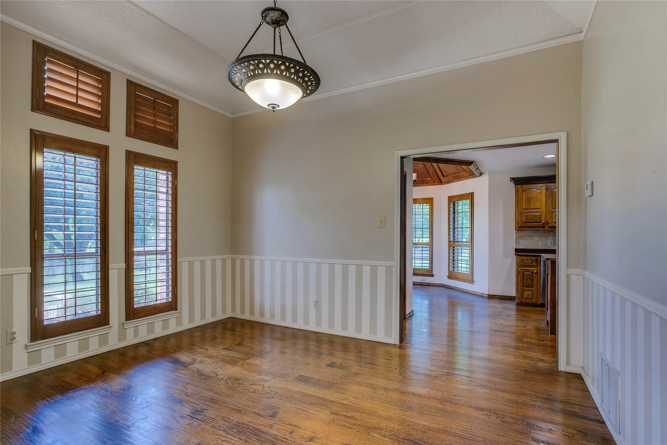 Single Family Residence For Rent in Dallas County , 365 E Tripp Road, Sunnyvale, Texas 75182, 4 Bedrooms, 3 Bathrooms, Garage spaces, 2,783 Sqft, built in 1984, Price $3,350, mls#21336370, Real Estate Agent in Sunnyvale, Homes For Rent in Dallas county, Homes For Rent in Sunnyvale, Realtor in Sunnyvale Texas, Real Estate Brokerage Independent Realty Texas, Luminita Cordes Realtor