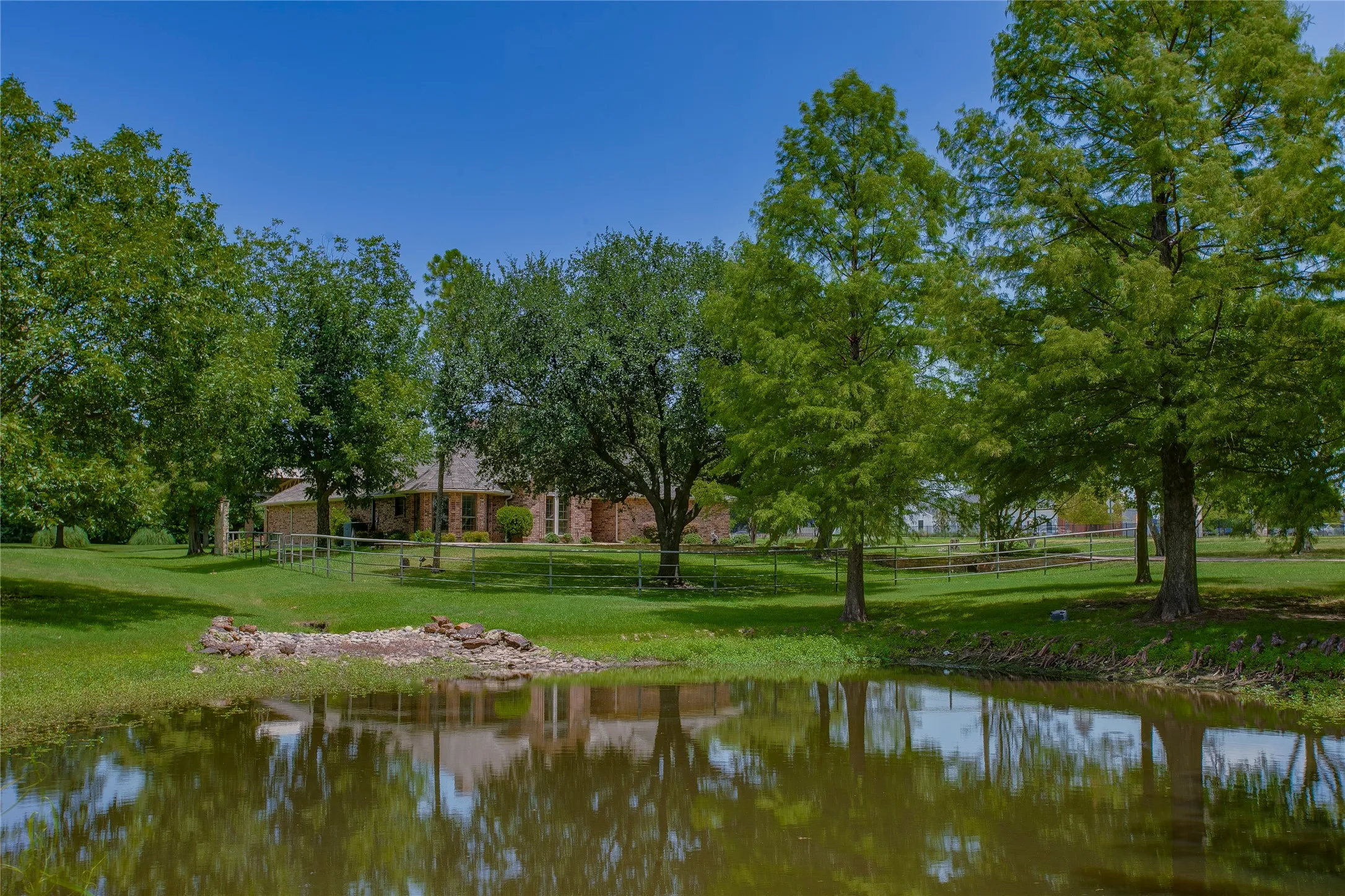 Single Family Residence For Rent in Dallas County , 365 E Tripp Road, Sunnyvale, Texas 75182, 4 Bedrooms, 3 Bathrooms, Garage spaces, 2,783 Sqft, built in 1984, Price $3,350, mls#21336370, Real Estate Agent in Sunnyvale, Homes For Rent in Dallas county, Homes For Rent in Sunnyvale, Realtor in Sunnyvale Texas, Real Estate Brokerage Independent Realty Texas, Luminita Cordes Realtor