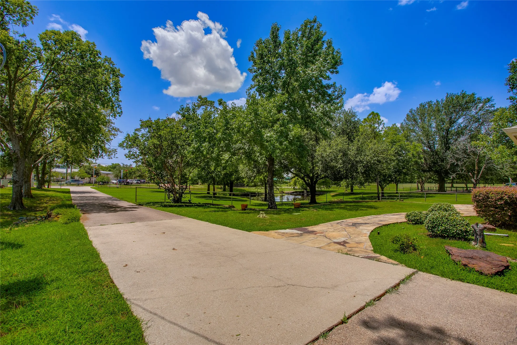 Single Family Residence For Rent in Dallas County , 365 E Tripp Road, Sunnyvale, Texas 75182, 4 Bedrooms, 3 Bathrooms, Garage spaces, 2,783 Sqft, built in 1984, Price $3,350, mls#21336370, Real Estate Agent in Sunnyvale, Homes For Rent in Dallas county, Homes For Rent in Sunnyvale, Realtor in Sunnyvale Texas, Real Estate Brokerage Independent Realty Texas, Luminita Cordes Realtor