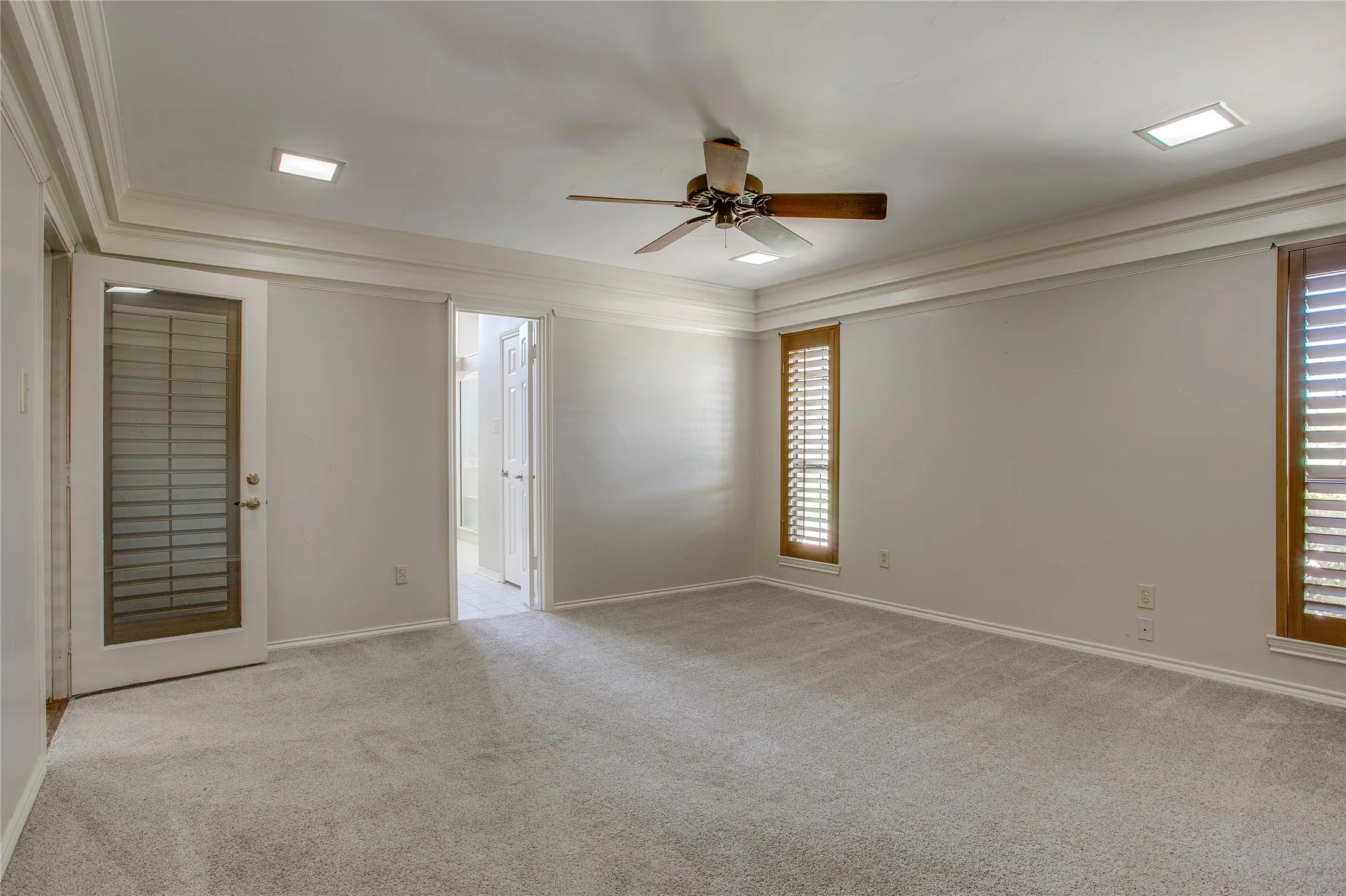 Single Family Residence For Rent in Dallas County , 365 E Tripp Road, Sunnyvale, Texas 75182, 4 Bedrooms, 3 Bathrooms, Garage spaces, 2,783 Sqft, built in 1984, Price $3,350, mls#21336370, Real Estate Agent in Sunnyvale, Homes For Rent in Dallas county, Homes For Rent in Sunnyvale, Realtor in Sunnyvale Texas, Real Estate Brokerage Independent Realty Texas, Luminita Cordes Realtor