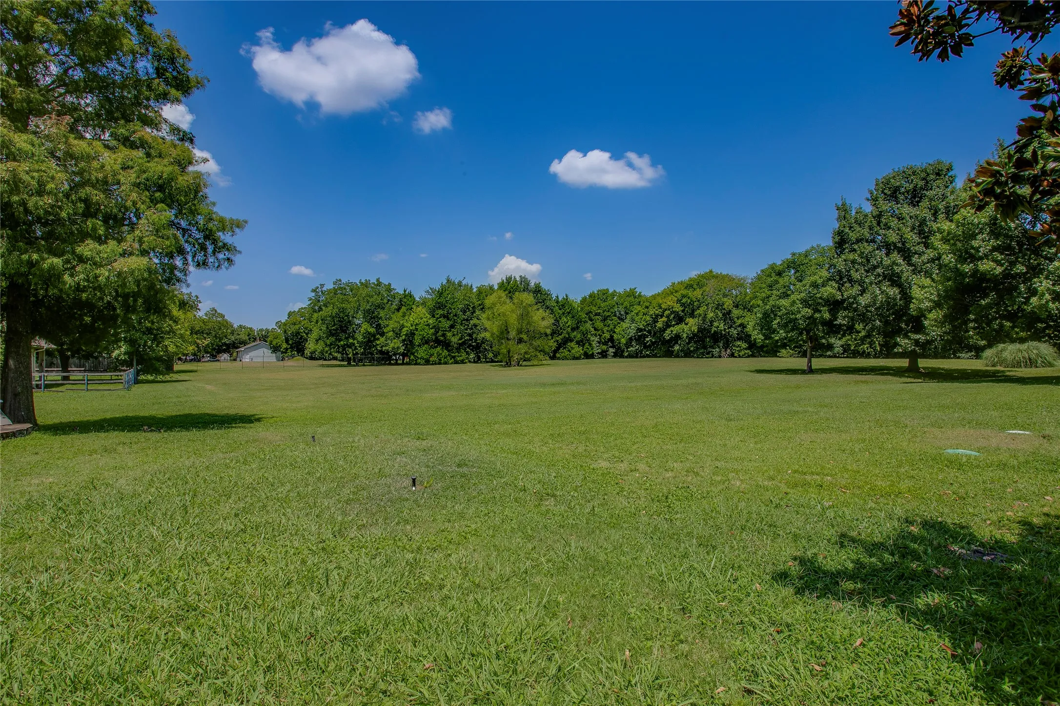 Single Family Residence For Rent in Dallas County , 365 E Tripp Road, Sunnyvale, Texas 75182, 4 Bedrooms, 3 Bathrooms, Garage spaces, 2,783 Sqft, built in 1984, Price $3,350, mls#21336370, Real Estate Agent in Sunnyvale, Homes For Rent in Dallas county, Homes For Rent in Sunnyvale, Realtor in Sunnyvale Texas, Real Estate Brokerage Independent Realty Texas, Luminita Cordes Realtor