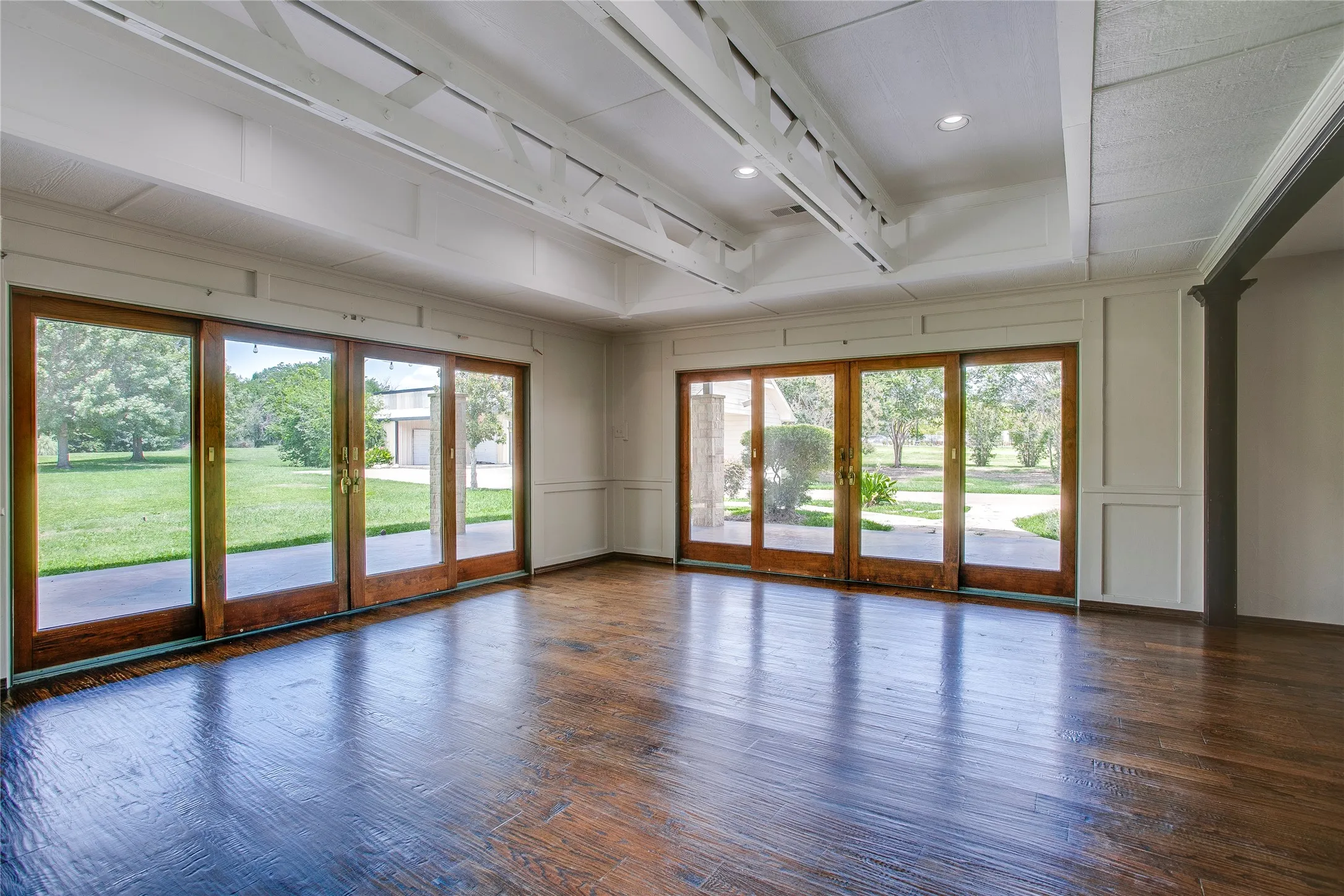 Single Family Residence For Rent in Dallas County , 365 E Tripp Road, Sunnyvale, Texas 75182, 4 Bedrooms, 3 Bathrooms, Garage spaces, 2,783 Sqft, built in 1984, Price $3,350, mls#21336370, Real Estate Agent in Sunnyvale, Homes For Rent in Dallas county, Homes For Rent in Sunnyvale, Realtor in Sunnyvale Texas, Real Estate Brokerage Independent Realty Texas, Luminita Cordes Realtor