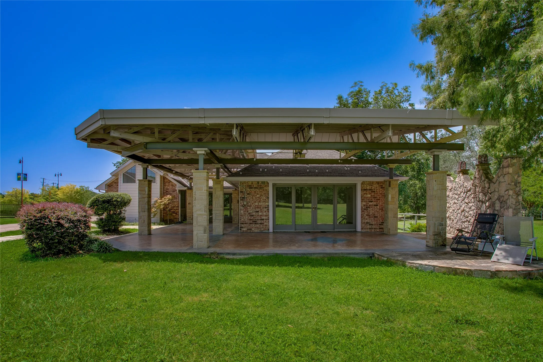 Single Family Residence For Rent in Dallas County , 365 E Tripp Road, Sunnyvale, Texas 75182, 4 Bedrooms, 3 Bathrooms, Garage spaces, 2,783 Sqft, built in 1984, Price $3,350, mls#21336370, Real Estate Agent in Sunnyvale, Homes For Rent in Dallas county, Homes For Rent in Sunnyvale, Realtor in Sunnyvale Texas, Real Estate Brokerage Independent Realty Texas, Luminita Cordes Realtor