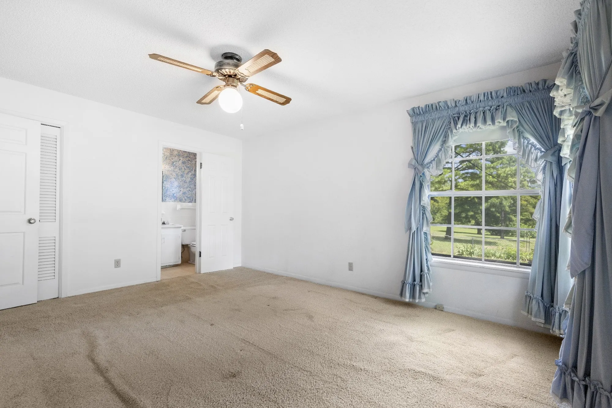 Single Family Residence For Sale in Grayson County , 830 Layne Drive, Denison, Texas 75020, 2 Bedroom, 2 Bathroom, 2 Garage spaces, 1,735 Sqft, built in 1965, mls#21333741, Real Estate Agent in Denison, Homes For Sale in Grayson county, Homes For Sale in Denison, Realtor in Denison Texas, Real Estate Brokerage Independent Realty Texas, Luminita Cordes Realtor