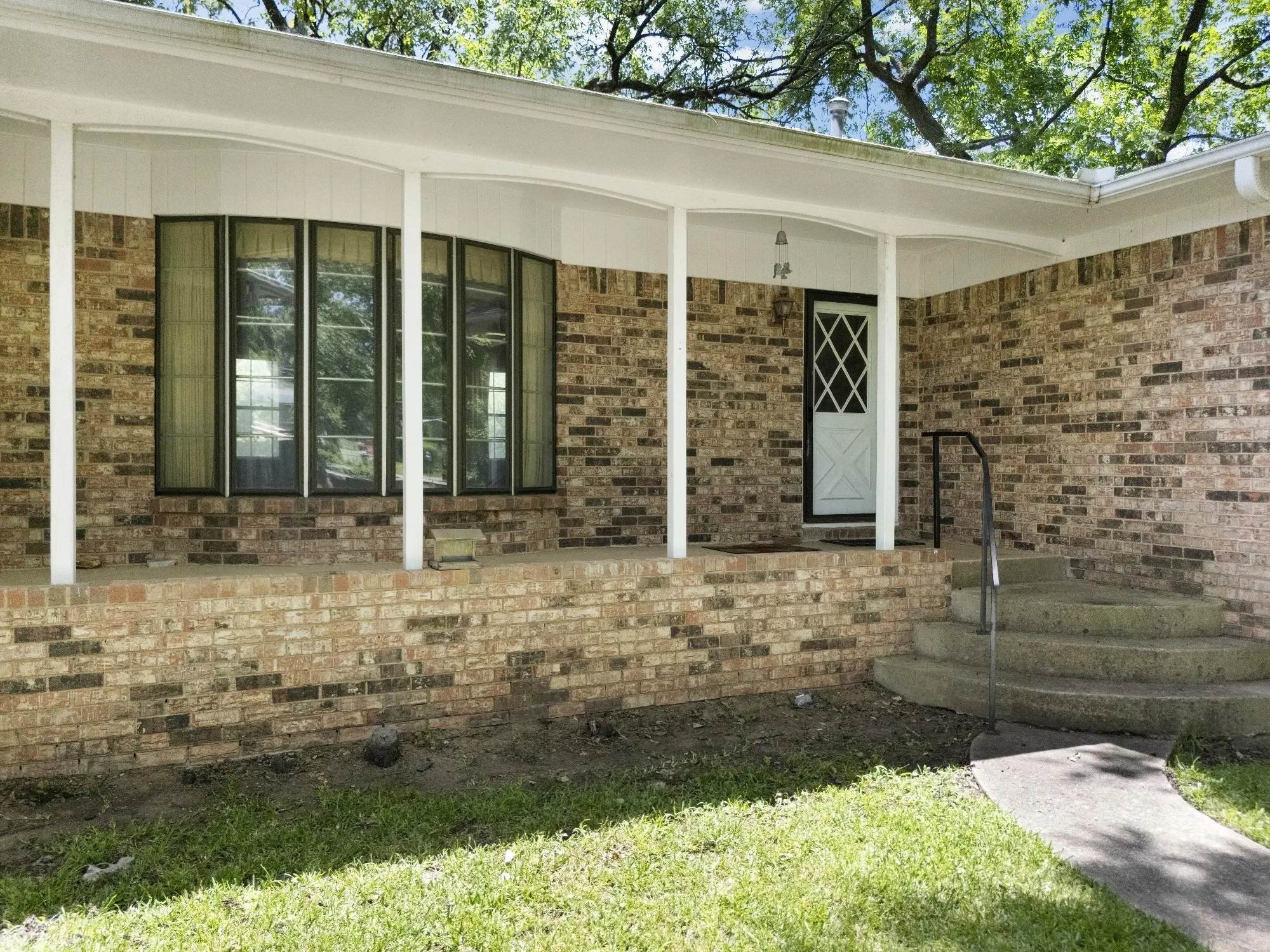 Single Family Residence For Sale in Grayson County , 830 Layne Drive, Denison, Texas 75020, 2 Bedroom, 2 Bathroom, 2 Garage spaces, 1,735 Sqft, built in 1965, mls#21333741, Real Estate Agent in Denison, Homes For Sale in Grayson county, Homes For Sale in Denison, Realtor in Denison Texas, Real Estate Brokerage Independent Realty Texas, Luminita Cordes Realtor