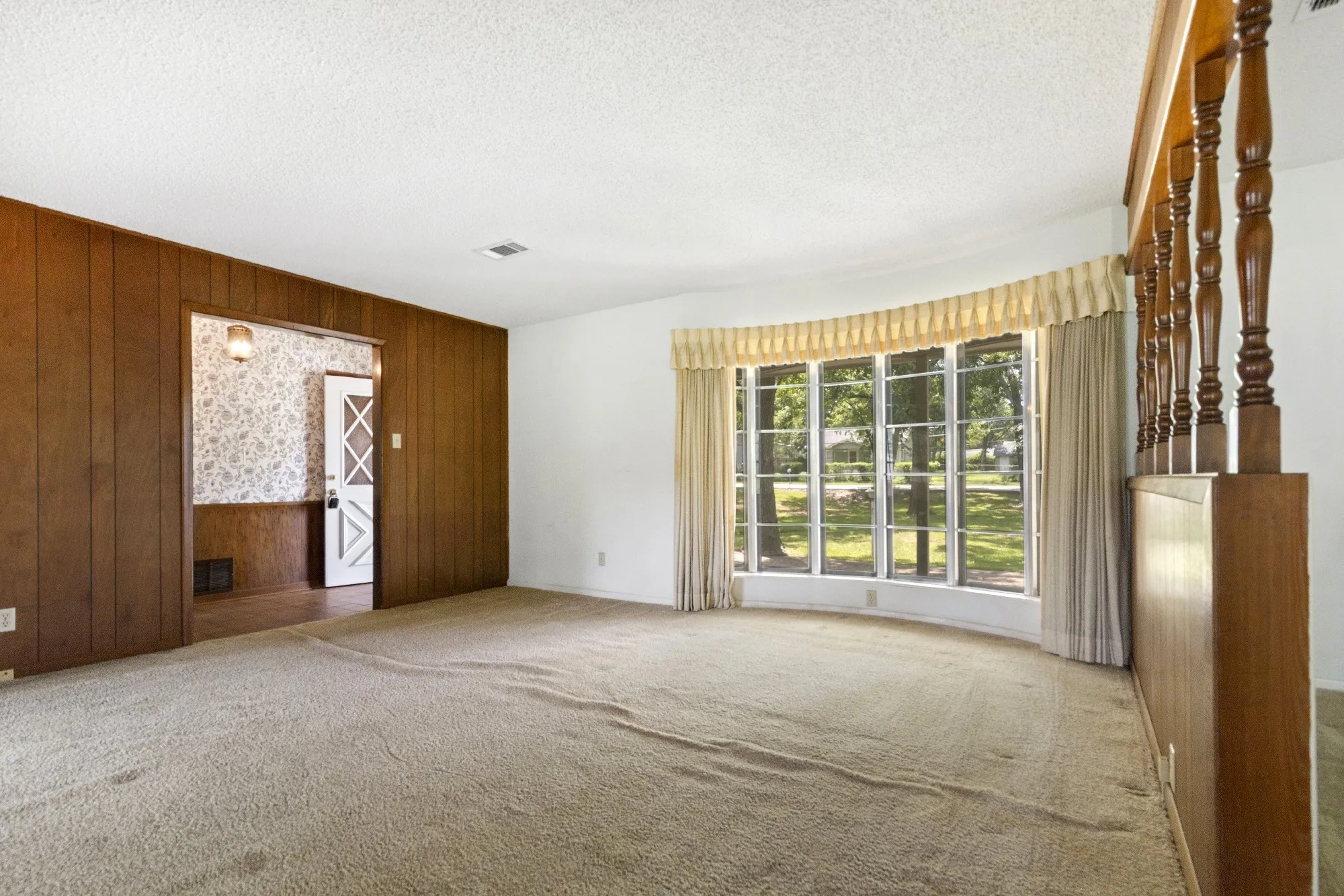 Single Family Residence For Sale in Grayson County , 830 Layne Drive, Denison, Texas 75020, 2 Bedroom, 2 Bathroom, 2 Garage spaces, 1,735 Sqft, built in 1965, mls#21333741, Real Estate Agent in Denison, Homes For Sale in Grayson county, Homes For Sale in Denison, Realtor in Denison Texas, Real Estate Brokerage Independent Realty Texas, Luminita Cordes Realtor