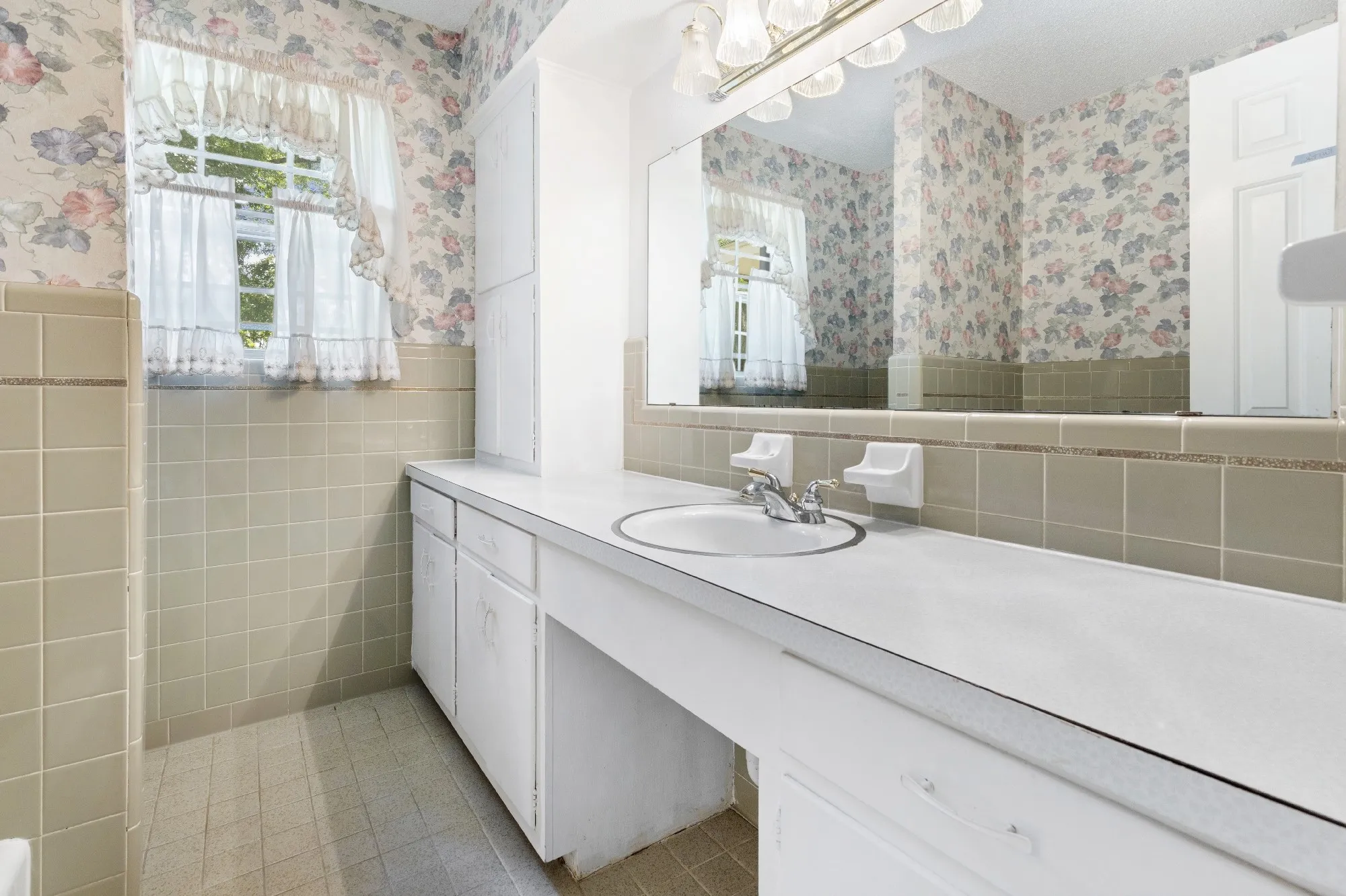 Single Family Residence For Sale in Grayson County , 830 Layne Drive, Denison, Texas 75020, 2 Bedroom, 2 Bathroom, 2 Garage spaces, 1,735 Sqft, built in 1965, mls#21333741, Real Estate Agent in Denison, Homes For Sale in Grayson county, Homes For Sale in Denison, Realtor in Denison Texas, Real Estate Brokerage Independent Realty Texas, Luminita Cordes Realtor