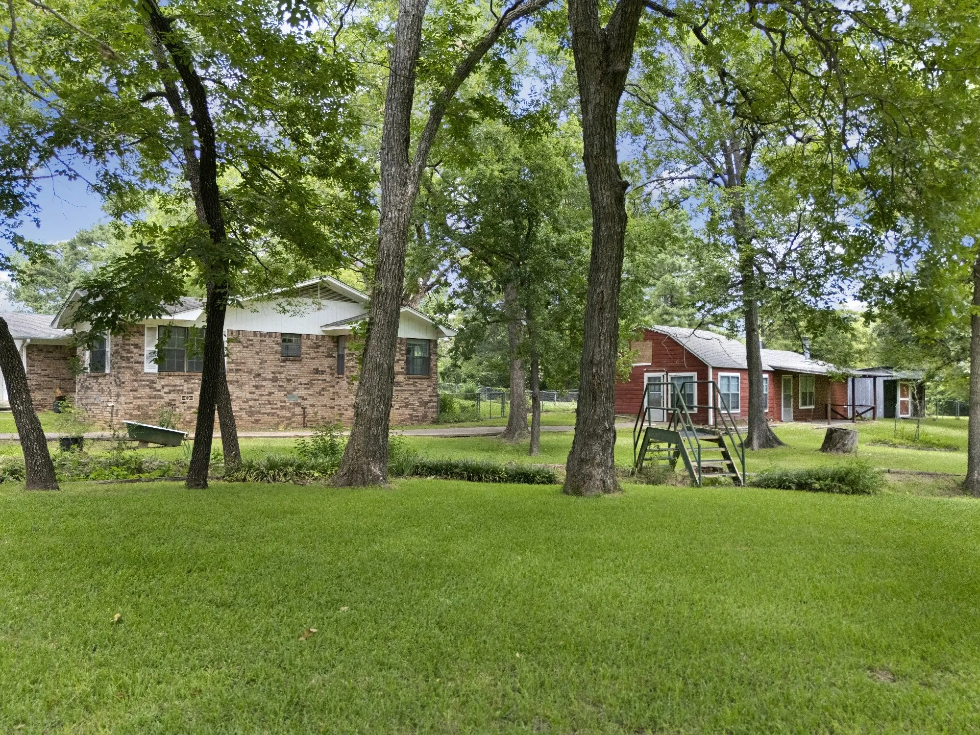 Yard to the right of the house and additional dwelling unit