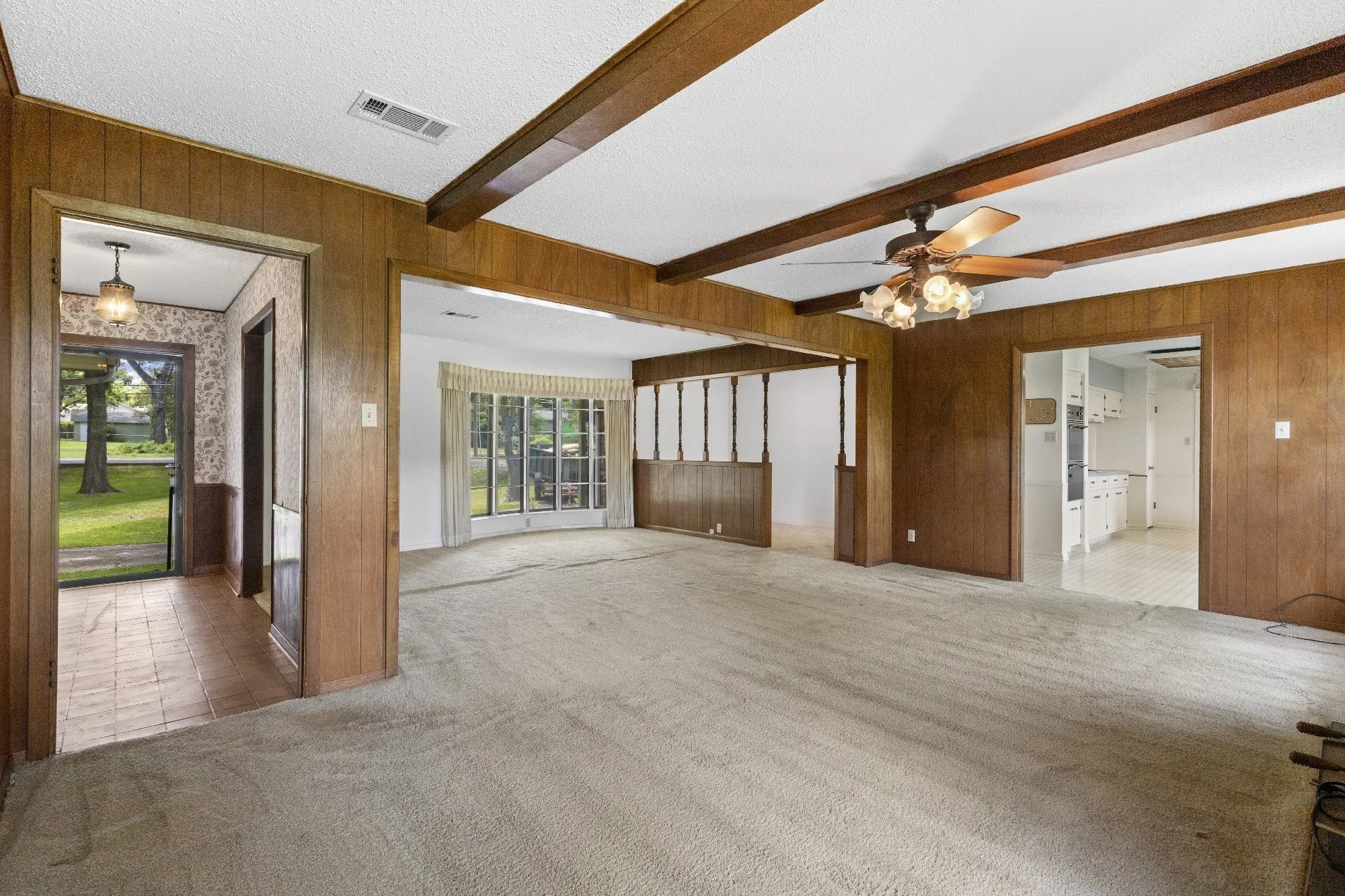 Single Family Residence For Sale in Grayson County , 830 Layne Drive, Denison, Texas 75020, 2 Bedroom, 2 Bathroom, 2 Garage spaces, 1,735 Sqft, built in 1965, mls#21333741, Real Estate Agent in Denison, Homes For Sale in Grayson county, Homes For Sale in Denison, Realtor in Denison Texas, Real Estate Brokerage Independent Realty Texas, Luminita Cordes Realtor