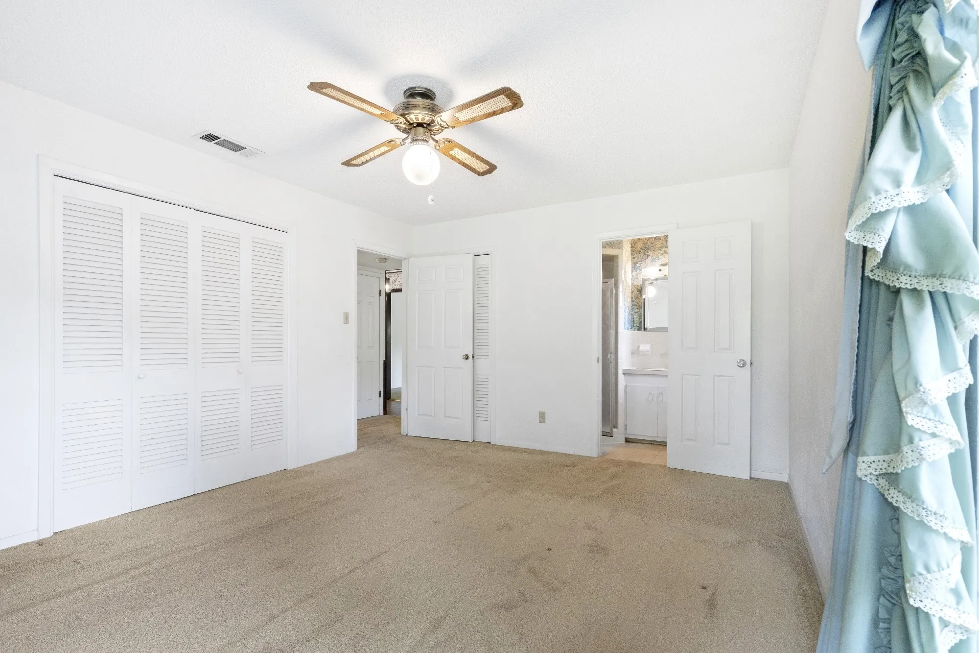 Single Family Residence For Sale in Grayson County , 830 Layne Drive, Denison, Texas 75020, 2 Bedroom, 2 Bathroom, 2 Garage spaces, 1,735 Sqft, built in 1965, mls#21333741, Real Estate Agent in Denison, Homes For Sale in Grayson county, Homes For Sale in Denison, Realtor in Denison Texas, Real Estate Brokerage Independent Realty Texas, Luminita Cordes Realtor