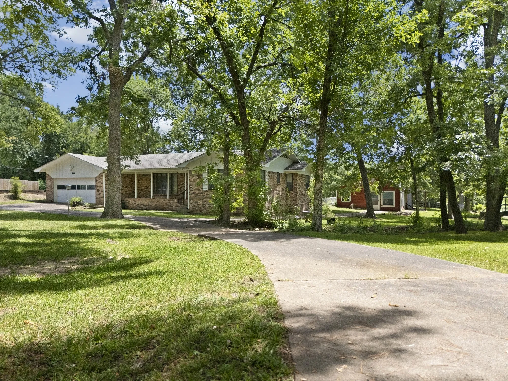 Single Family Residence For Sale in Grayson County , 830 Layne Drive, Denison, Texas 75020, 2 Bedroom, 2 Bathroom, 2 Garage spaces, 1,735 Sqft, built in 1965, mls#21333741, Real Estate Agent in Denison, Homes For Sale in Grayson county, Homes For Sale in Denison, Realtor in Denison Texas, Real Estate Brokerage Independent Realty Texas, Luminita Cordes Realtor