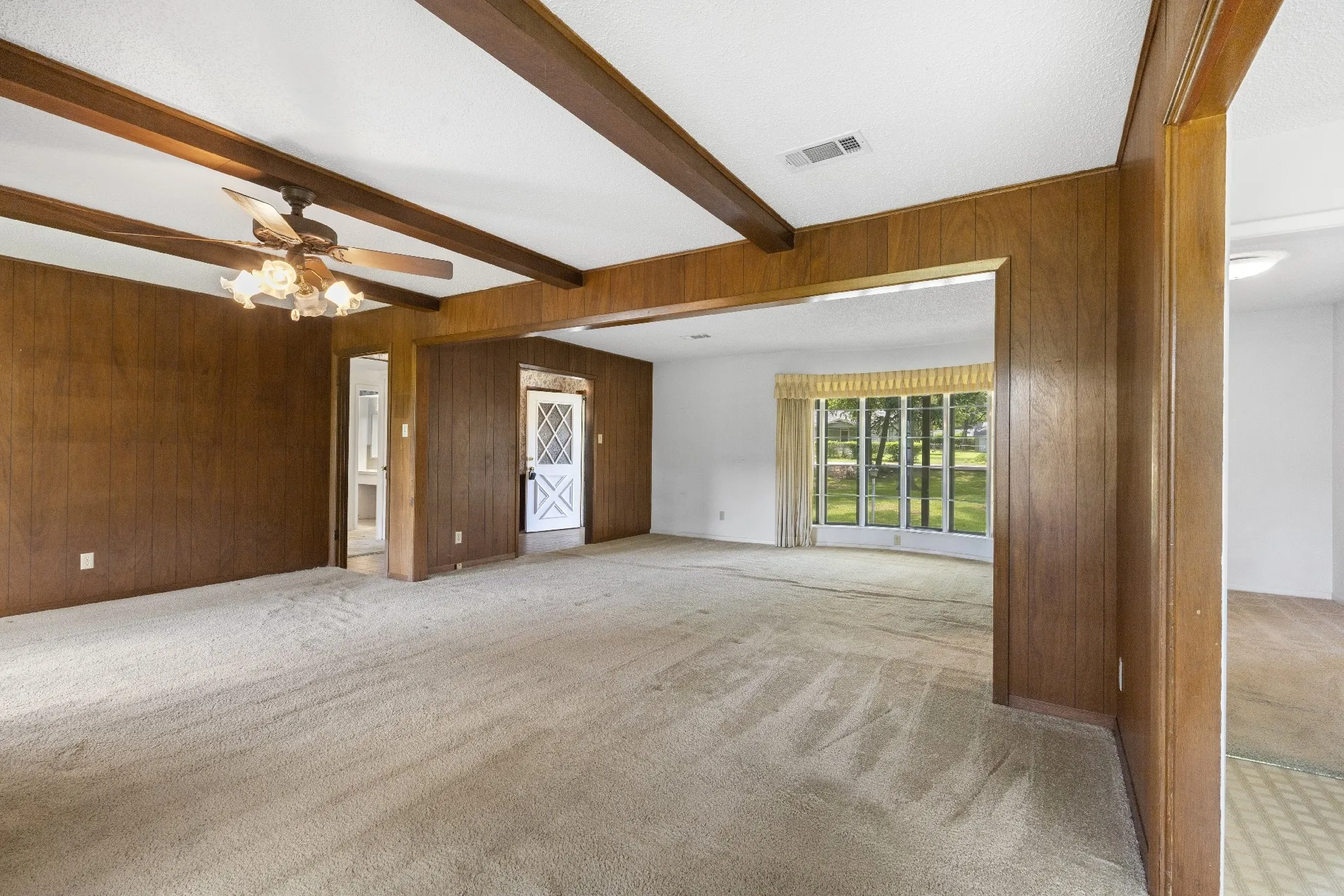 Single Family Residence For Sale in Grayson County , 830 Layne Drive, Denison, Texas 75020, 2 Bedroom, 2 Bathroom, 2 Garage spaces, 1,735 Sqft, built in 1965, mls#21333741, Real Estate Agent in Denison, Homes For Sale in Grayson county, Homes For Sale in Denison, Realtor in Denison Texas, Real Estate Brokerage Independent Realty Texas, Luminita Cordes Realtor