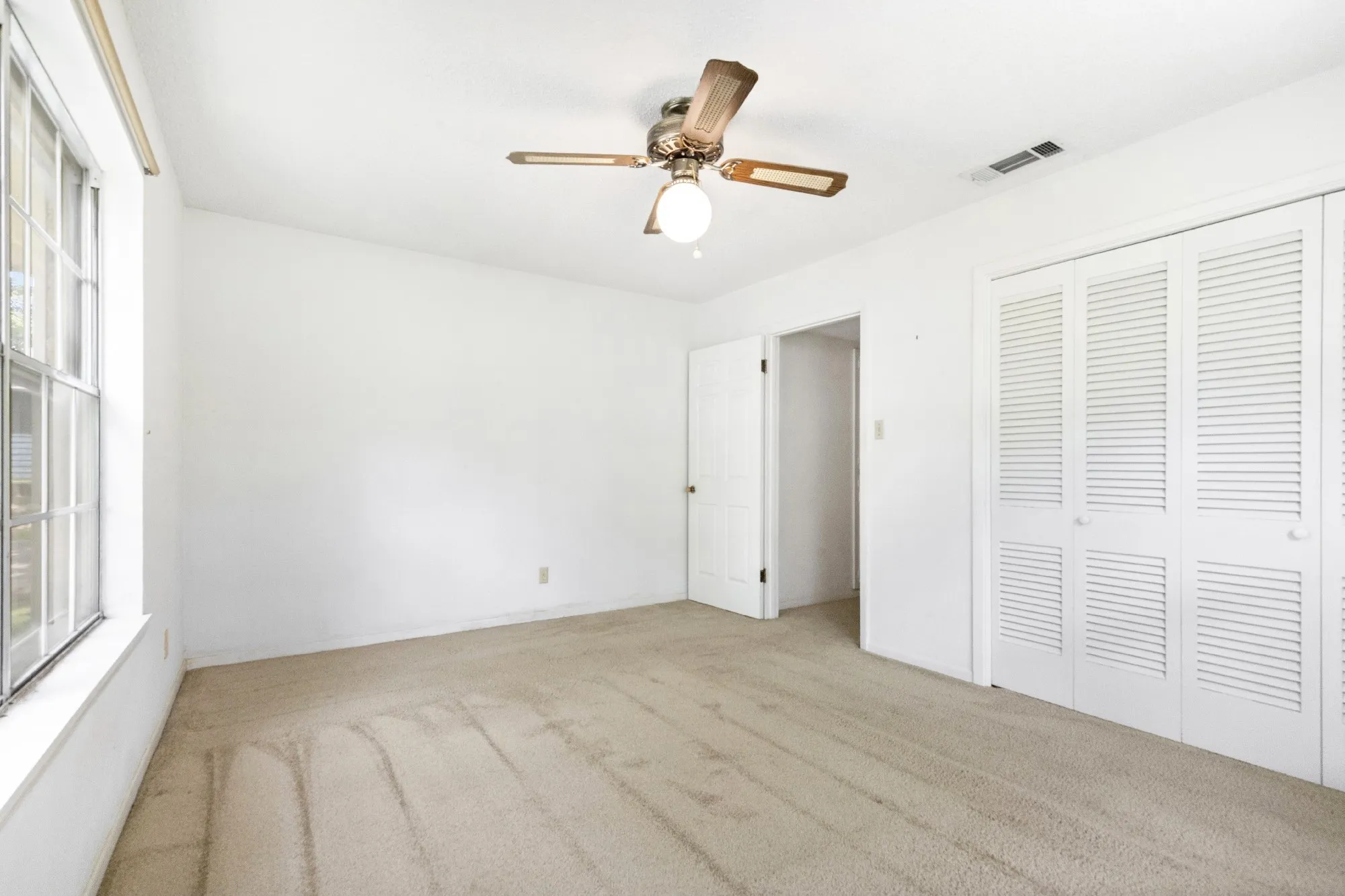 Single Family Residence For Sale in Grayson County , 830 Layne Drive, Denison, Texas 75020, 2 Bedroom, 2 Bathroom, 2 Garage spaces, 1,735 Sqft, built in 1965, mls#21333741, Real Estate Agent in Denison, Homes For Sale in Grayson county, Homes For Sale in Denison, Realtor in Denison Texas, Real Estate Brokerage Independent Realty Texas, Luminita Cordes Realtor