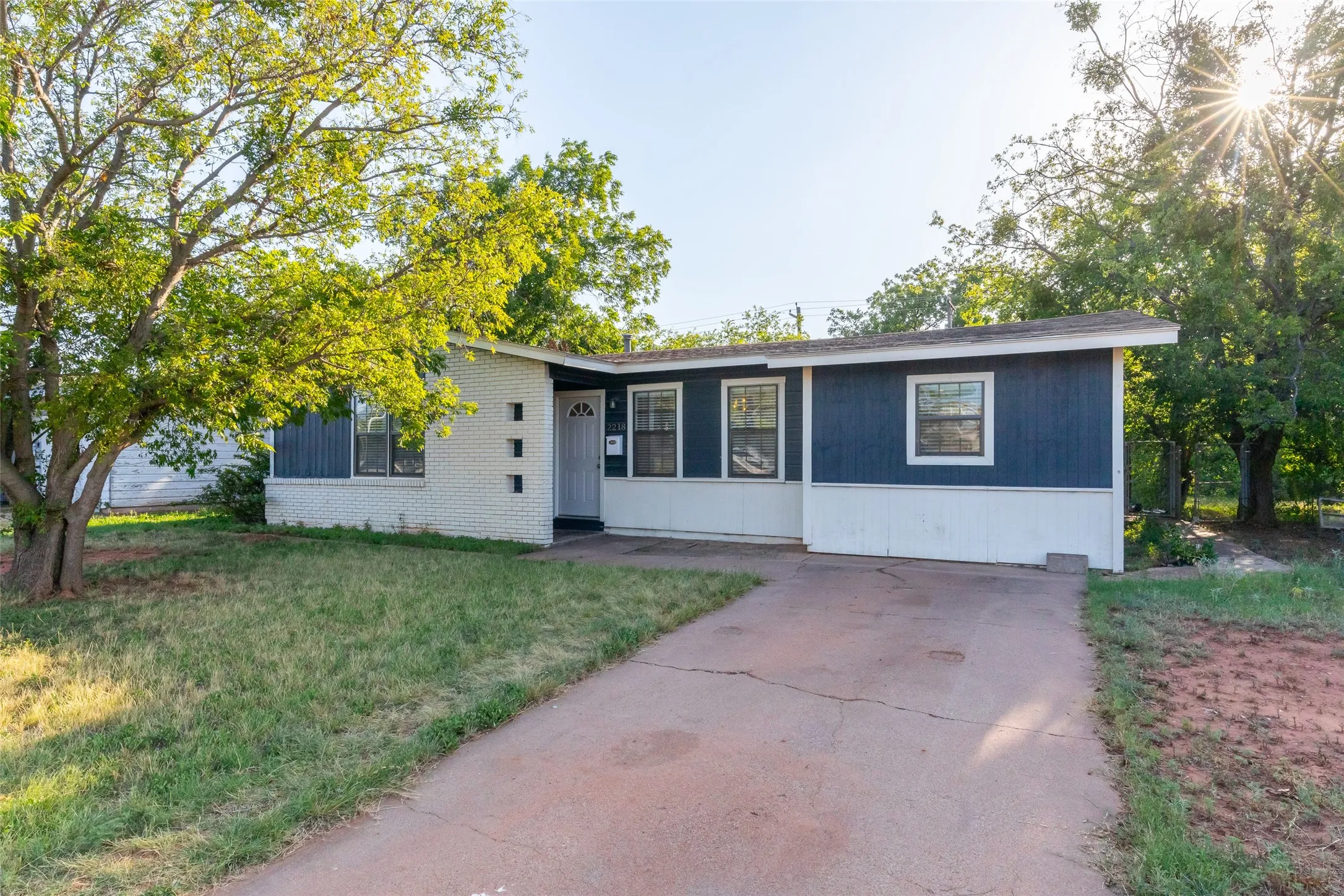 Single Family Residence For Sale in Taylor County , 2218 N Mockingbird, Abilene, Texas 79603, 3 Bedroom, 1 Bathroom, Garage spaces, 1,304 Sqft, built in 1956, mls#21339857, Real Estate Agent in Abilene, Homes For Sale in Taylor county, Homes For Sale in Abilene, Realtor in Abilene Texas, Real Estate Brokerage Independent Realty Texas, Luminita Cordes Realtor