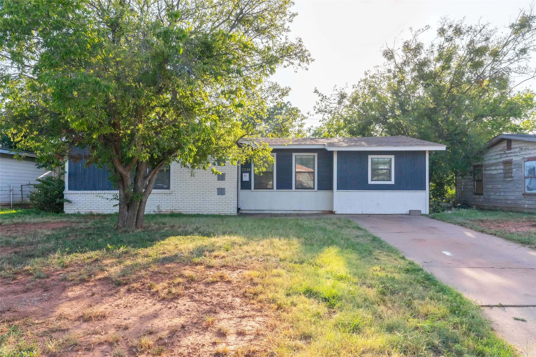 Single Family Residence For Sale in Taylor County , 2218 N Mockingbird, Abilene, Texas 79603, 3 Bedroom, 1 Bathroom, Garage spaces, 1,304 Sqft, built in 1956, mls#21339857, Real Estate Agent in Abilene, Homes For Sale in Taylor county, Homes For Sale in Abilene, Realtor in Abilene Texas, Real Estate Brokerage Independent Realty Texas, Luminita Cordes Realtor