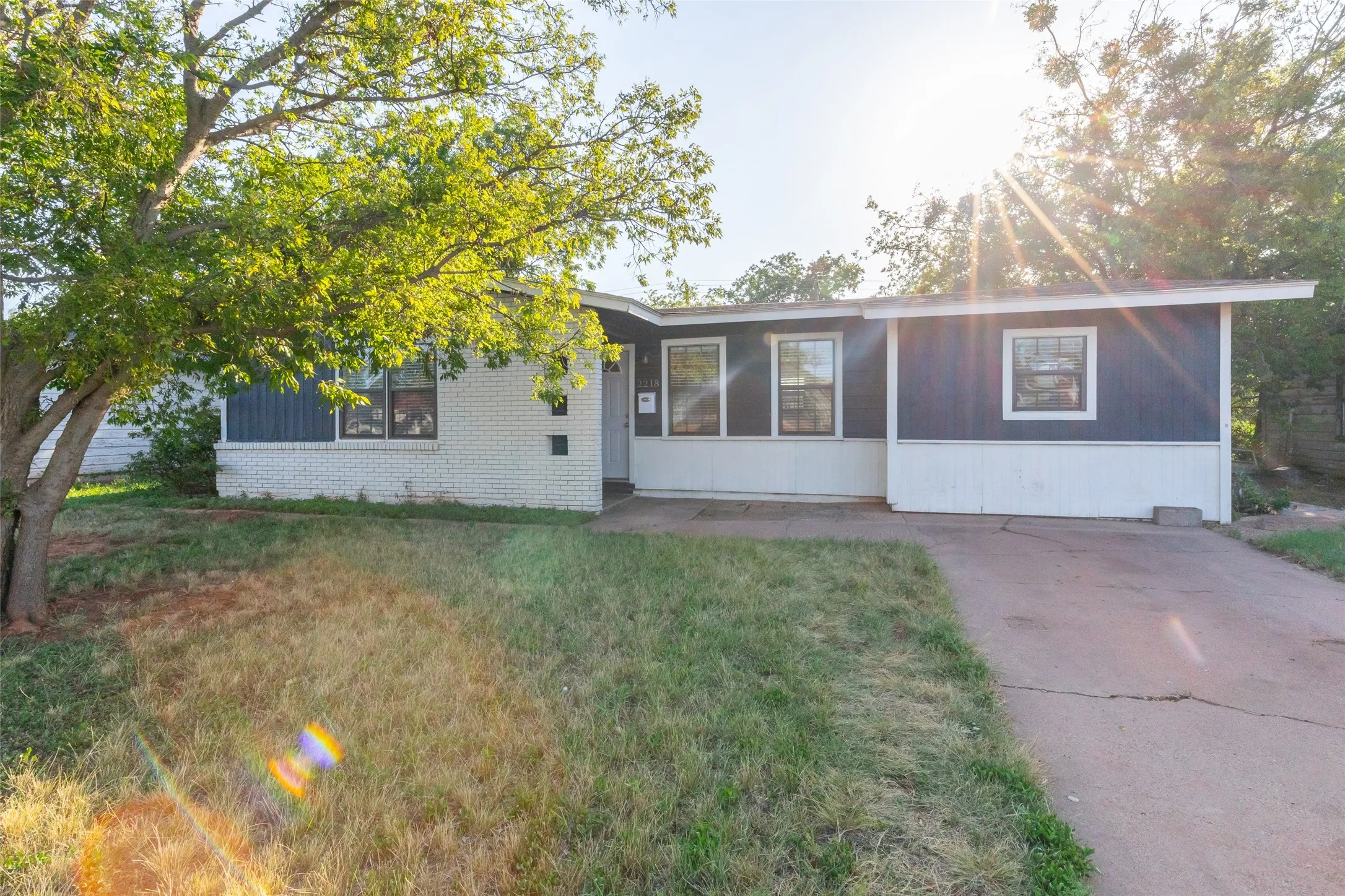 Single Family Residence For Sale in Taylor County , 2218 N Mockingbird, Abilene, Texas 79603, 3 Bedroom, 1 Bathroom, Garage spaces, 1,304 Sqft, built in 1956, mls#21339857, Real Estate Agent in Abilene, Homes For Sale in Taylor county, Homes For Sale in Abilene, Realtor in Abilene Texas, Real Estate Brokerage Independent Realty Texas, Luminita Cordes Realtor