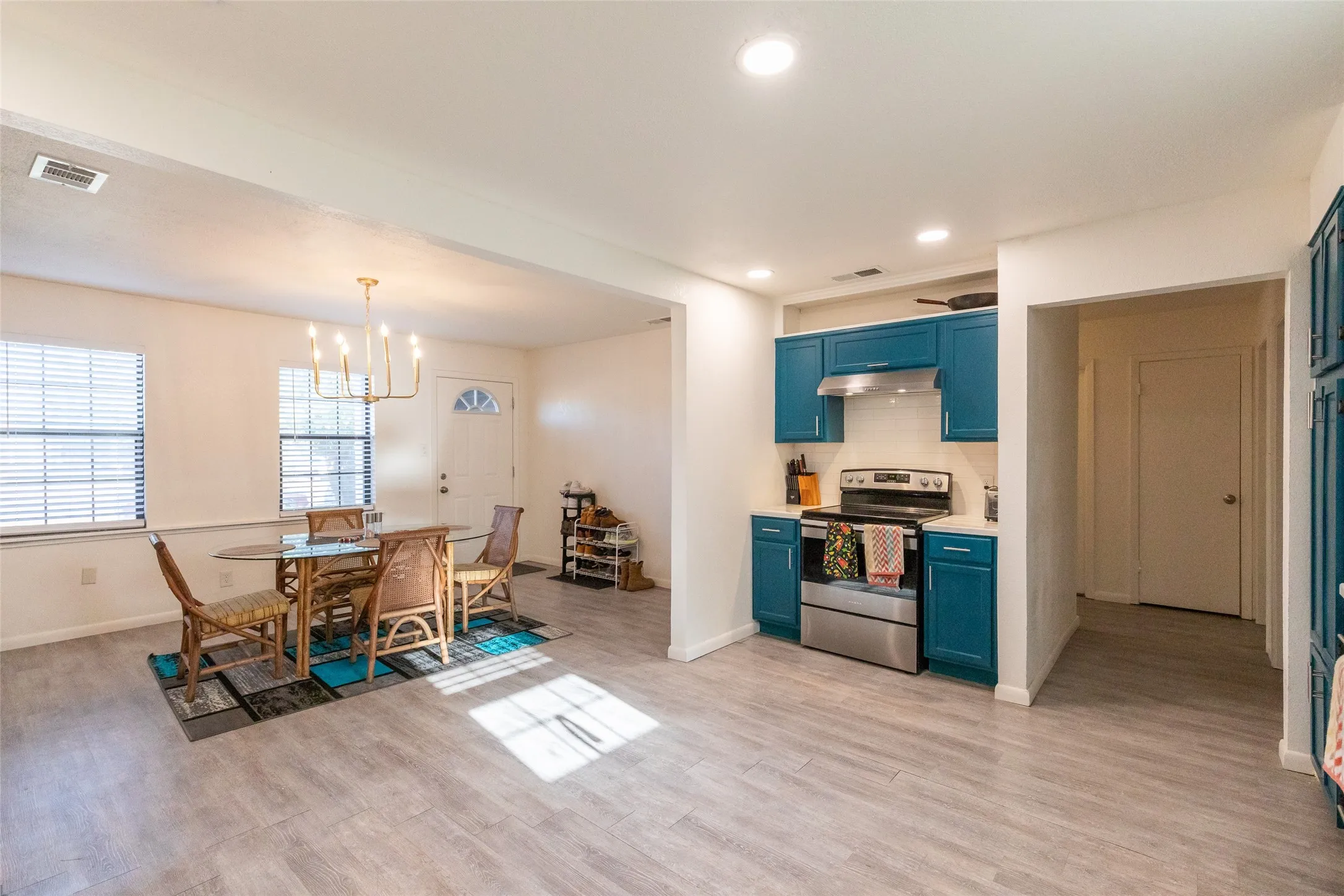 Single Family Residence For Sale in Taylor County , 2218 N Mockingbird, Abilene, Texas 79603, 3 Bedroom, 1 Bathroom, Garage spaces, 1,304 Sqft, built in 1956, mls#21339857, Real Estate Agent in Abilene, Homes For Sale in Taylor county, Homes For Sale in Abilene, Realtor in Abilene Texas, Real Estate Brokerage Independent Realty Texas, Luminita Cordes Realtor