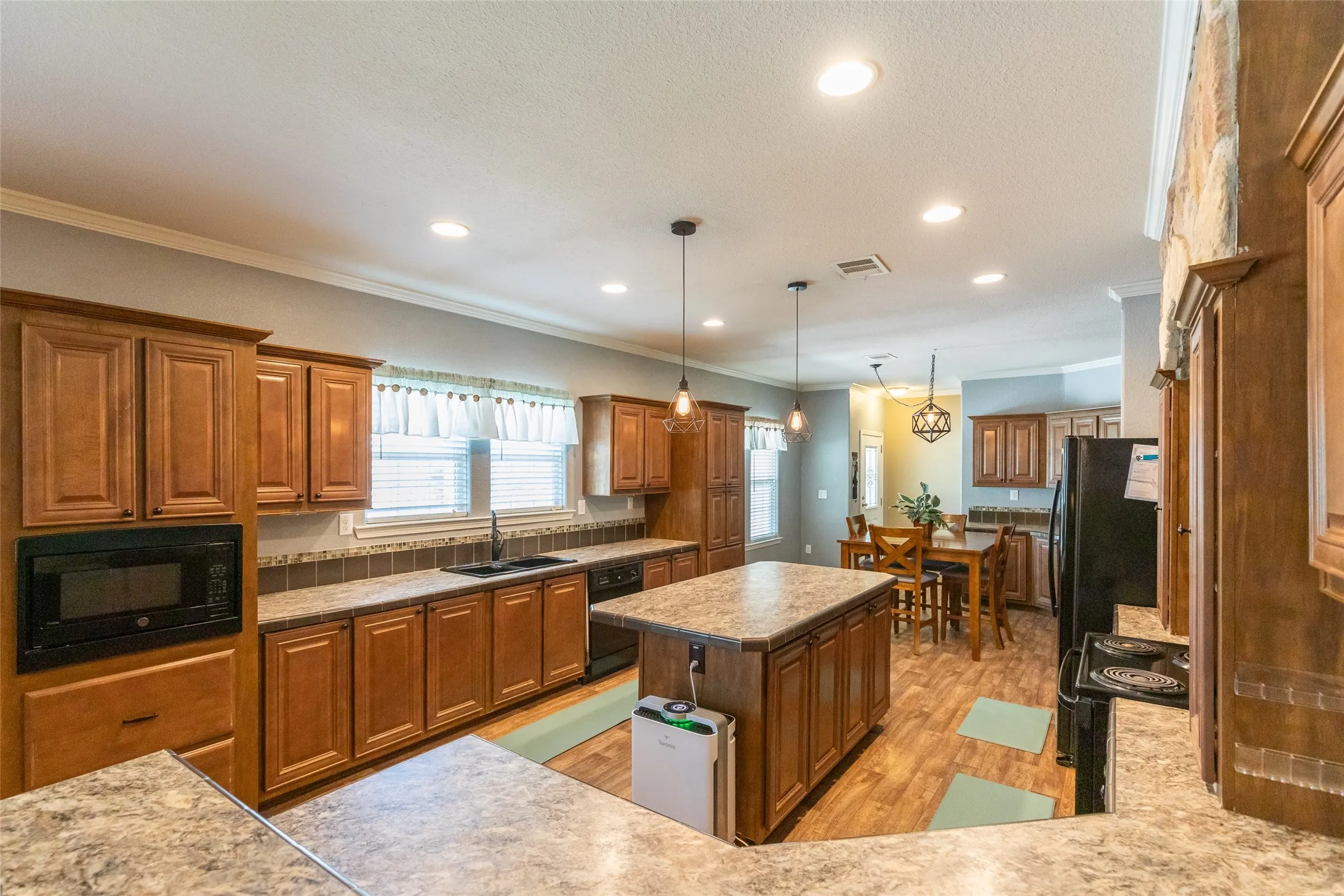 Single Family Residence For Sale in Callahan County , 239 County Road 123, Abilene, Texas 79601, 3 Bedroom, 2 Bathroom, Garage spaces, 2,040 Sqft, built in 2015, mls#21338580, Real Estate Agent in Abilene, Homes For Sale in Callahan county, Homes For Sale in Abilene, Realtor in Abilene Texas, Real Estate Brokerage Independent Realty Texas, Luminita Cordes Realtor