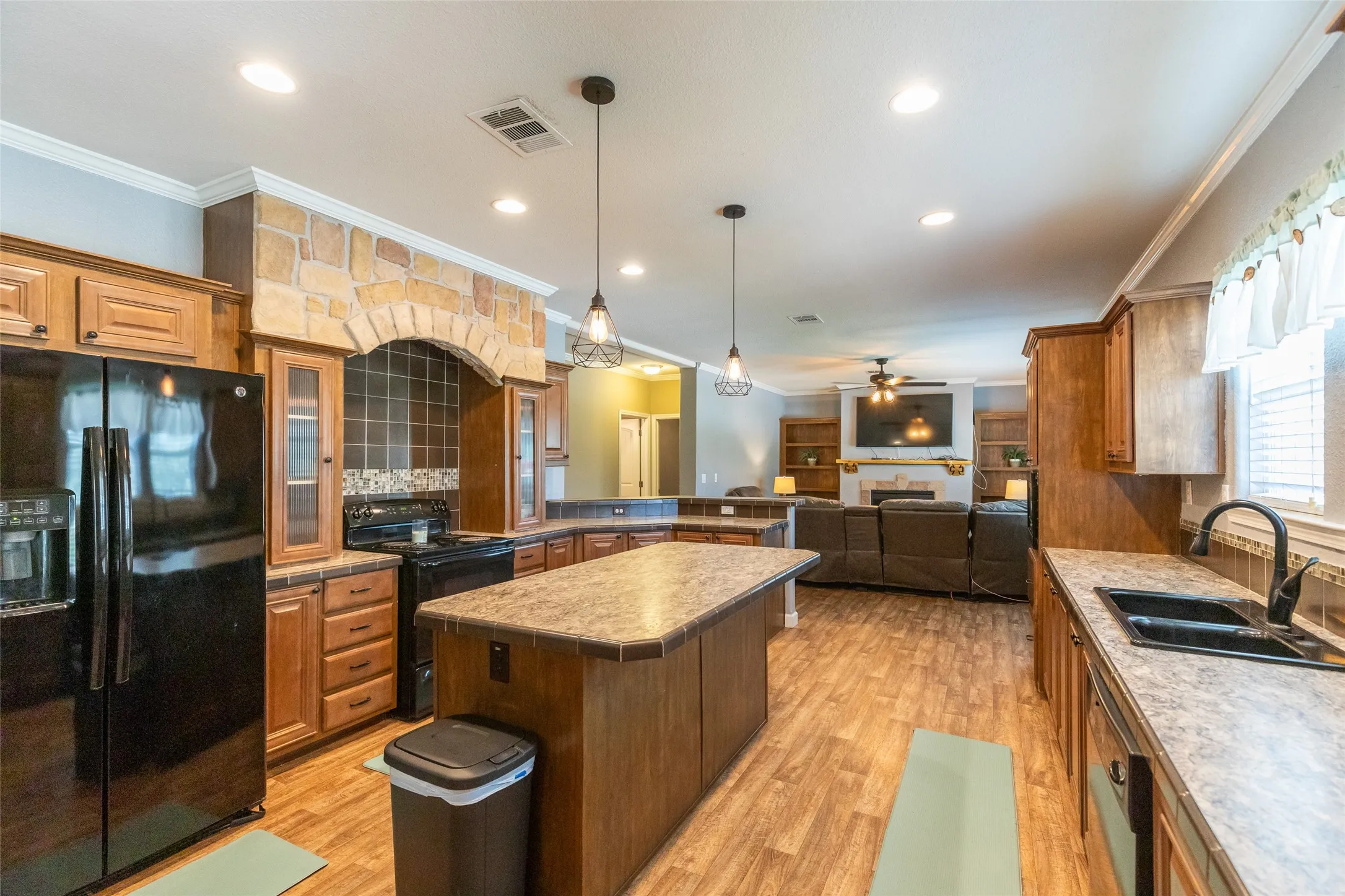 Single Family Residence For Sale in Callahan County , 239 County Road 123, Abilene, Texas 79601, 3 Bedroom, 2 Bathroom, Garage spaces, 2,040 Sqft, built in 2015, mls#21338580, Real Estate Agent in Abilene, Homes For Sale in Callahan county, Homes For Sale in Abilene, Realtor in Abilene Texas, Real Estate Brokerage Independent Realty Texas, Luminita Cordes Realtor