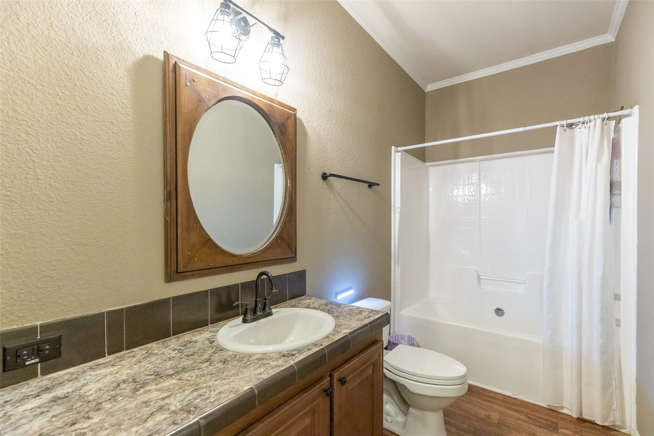 Single Family Residence For Sale in Callahan County , 239 County Road 123, Abilene, Texas 79601, 3 Bedroom, 2 Bathroom, Garage spaces, 2,040 Sqft, built in 2015, mls#21338580, Real Estate Agent in Abilene, Homes For Sale in Callahan county, Homes For Sale in Abilene, Realtor in Abilene Texas, Real Estate Brokerage Independent Realty Texas, Luminita Cordes Realtor