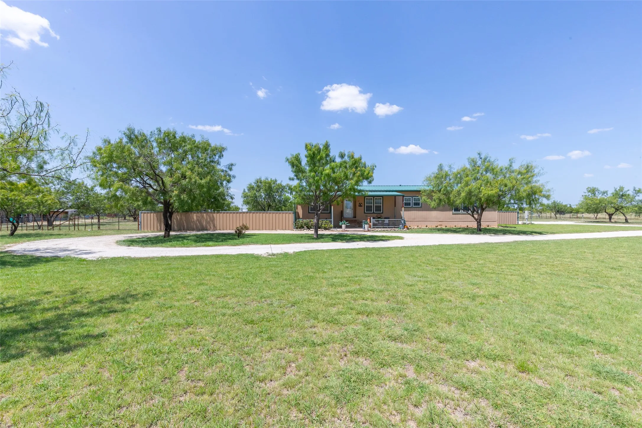Single Family Residence For Sale in Callahan County , 239 County Road 123, Abilene, Texas 79601, 3 Bedroom, 2 Bathroom, Garage spaces, 2,040 Sqft, built in 2015, mls#21338580, Real Estate Agent in Abilene, Homes For Sale in Callahan county, Homes For Sale in Abilene, Realtor in Abilene Texas, Real Estate Brokerage Independent Realty Texas, Luminita Cordes Realtor