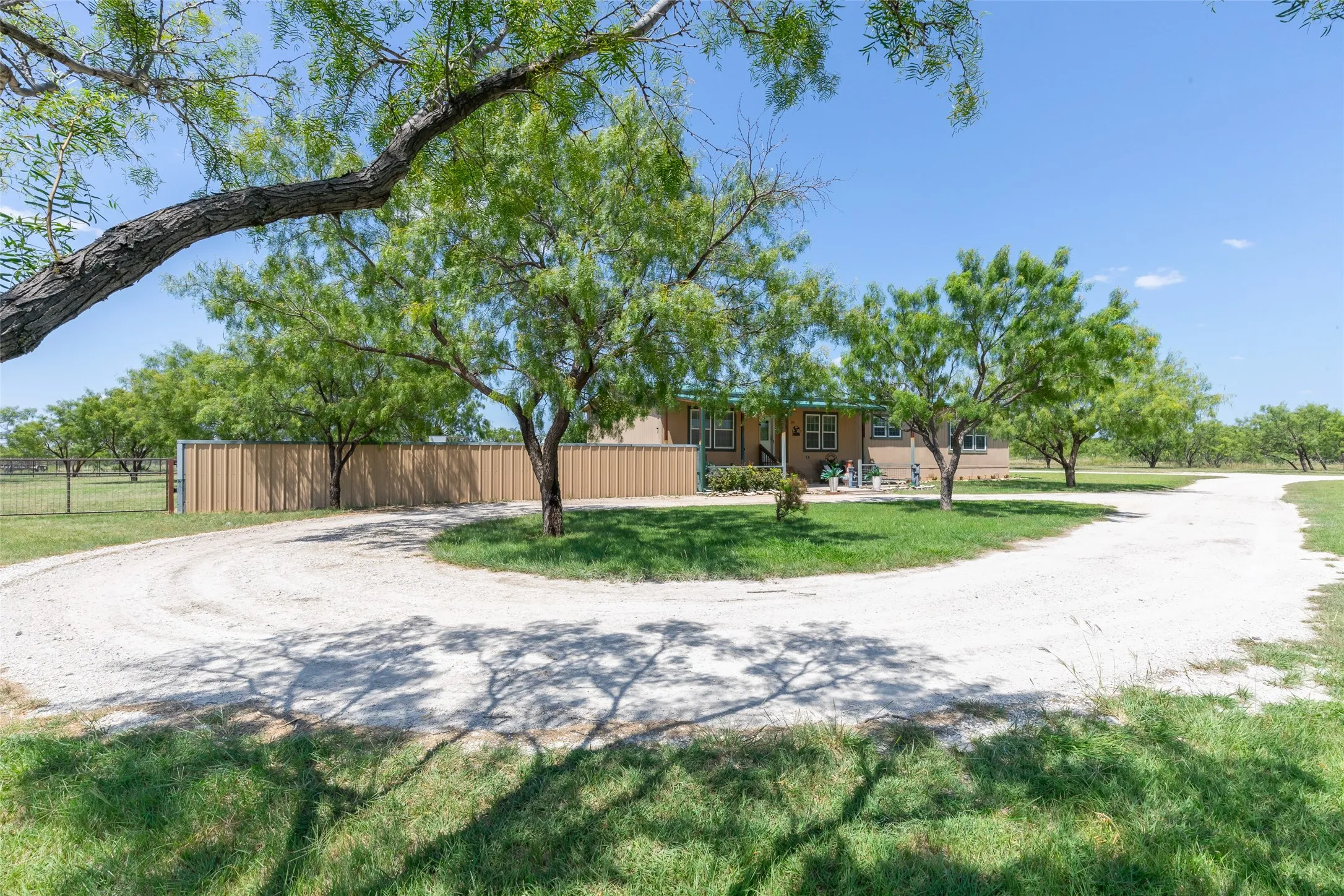 Single Family Residence For Sale in Callahan County , 239 County Road 123, Abilene, Texas 79601, 3 Bedroom, 2 Bathroom, Garage spaces, 2,040 Sqft, built in 2015, mls#21338580, Real Estate Agent in Abilene, Homes For Sale in Callahan county, Homes For Sale in Abilene, Realtor in Abilene Texas, Real Estate Brokerage Independent Realty Texas, Luminita Cordes Realtor