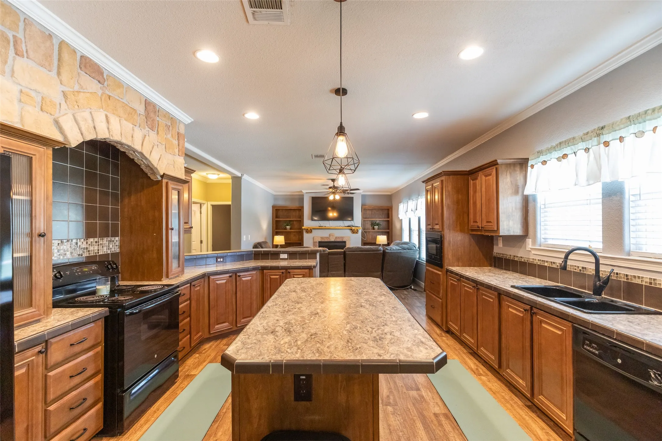 Single Family Residence For Sale in Callahan County , 239 County Road 123, Abilene, Texas 79601, 3 Bedroom, 2 Bathroom, Garage spaces, 2,040 Sqft, built in 2015, mls#21338580, Real Estate Agent in Abilene, Homes For Sale in Callahan county, Homes For Sale in Abilene, Realtor in Abilene Texas, Real Estate Brokerage Independent Realty Texas, Luminita Cordes Realtor