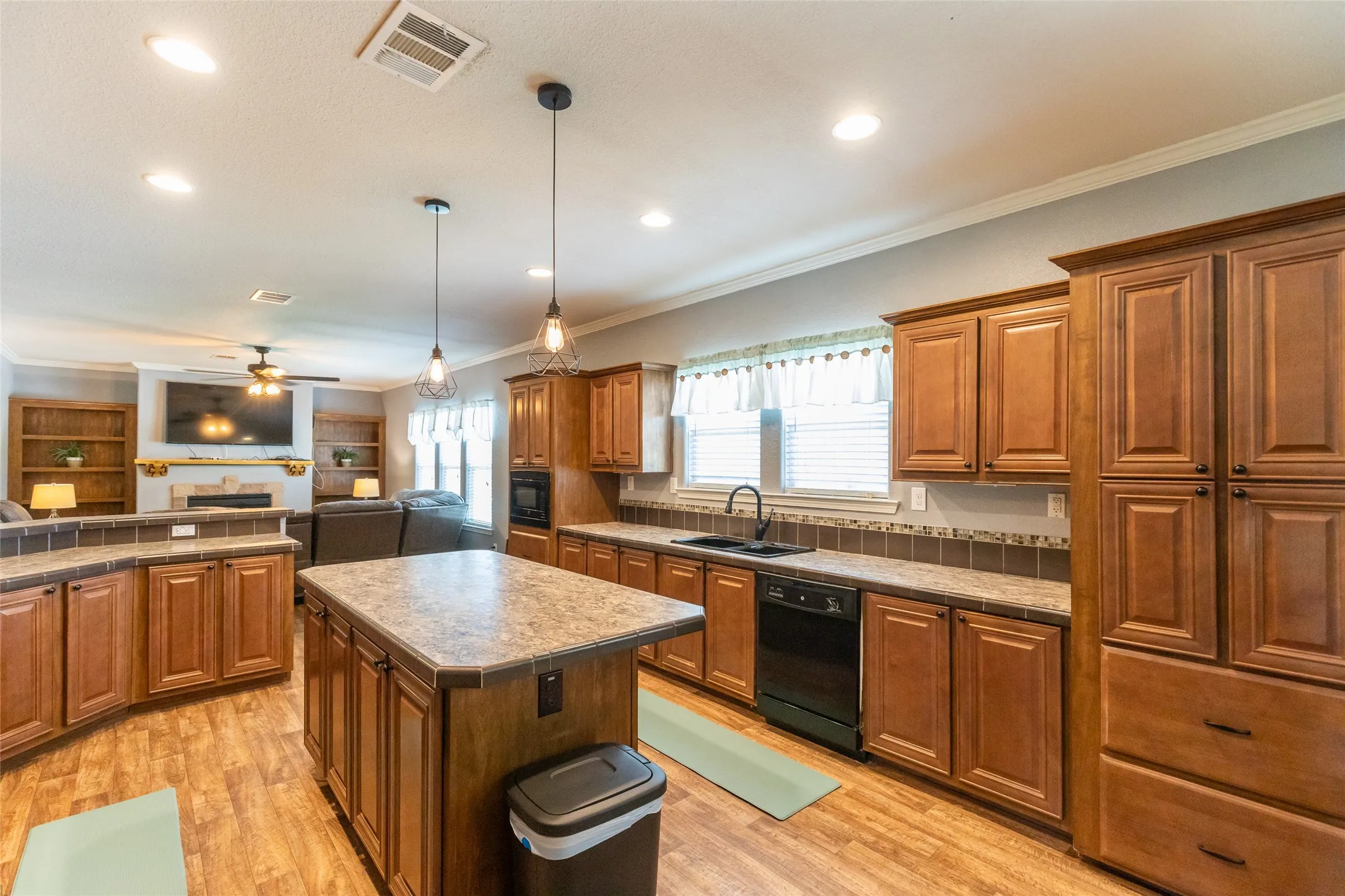 Single Family Residence For Sale in Callahan County , 239 County Road 123, Abilene, Texas 79601, 3 Bedroom, 2 Bathroom, Garage spaces, 2,040 Sqft, built in 2015, mls#21338580, Real Estate Agent in Abilene, Homes For Sale in Callahan county, Homes For Sale in Abilene, Realtor in Abilene Texas, Real Estate Brokerage Independent Realty Texas, Luminita Cordes Realtor