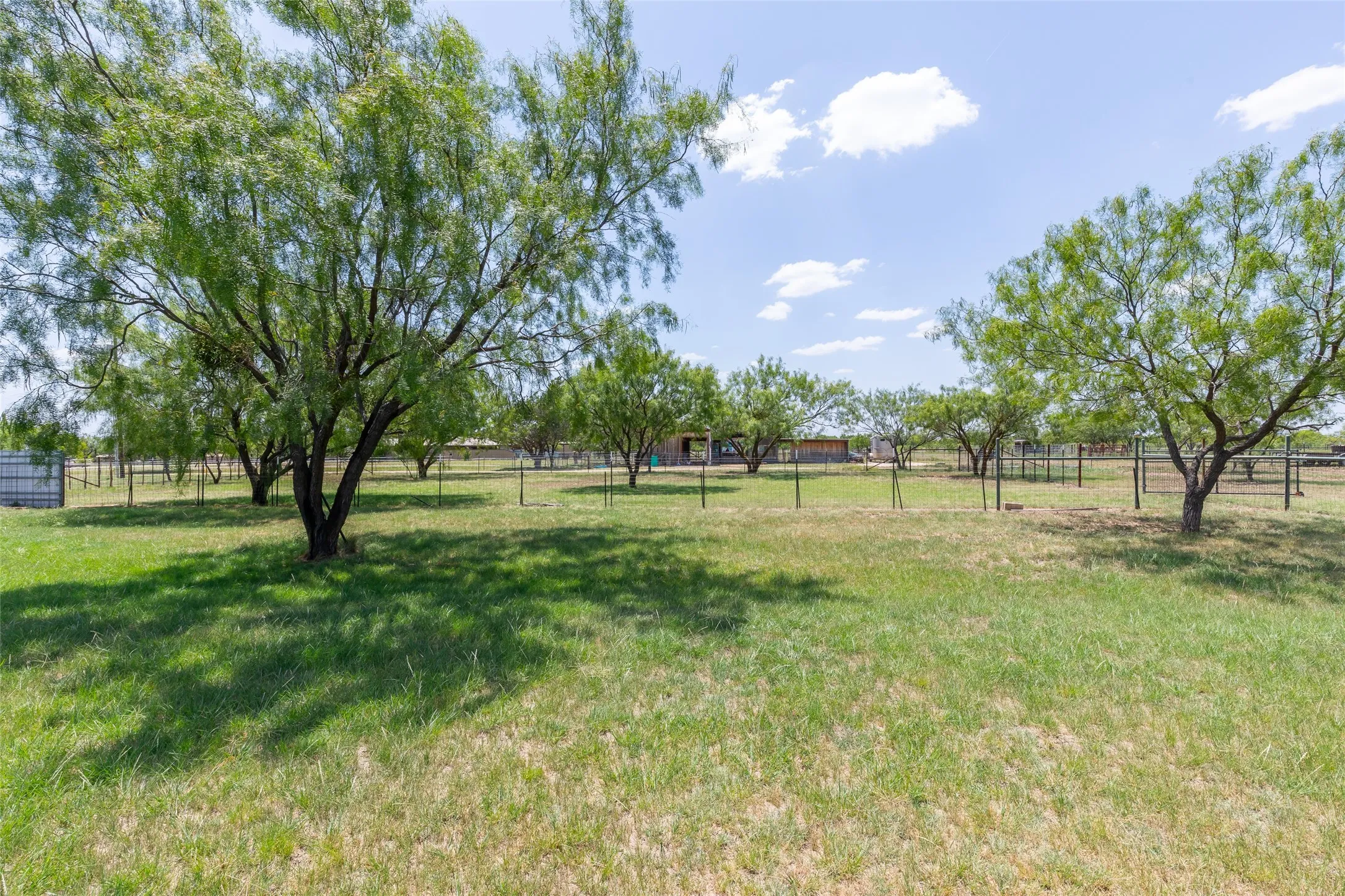 Single Family Residence For Sale in Callahan County , 239 County Road 123, Abilene, Texas 79601, 3 Bedroom, 2 Bathroom, Garage spaces, 2,040 Sqft, built in 2015, mls#21338580, Real Estate Agent in Abilene, Homes For Sale in Callahan county, Homes For Sale in Abilene, Realtor in Abilene Texas, Real Estate Brokerage Independent Realty Texas, Luminita Cordes Realtor