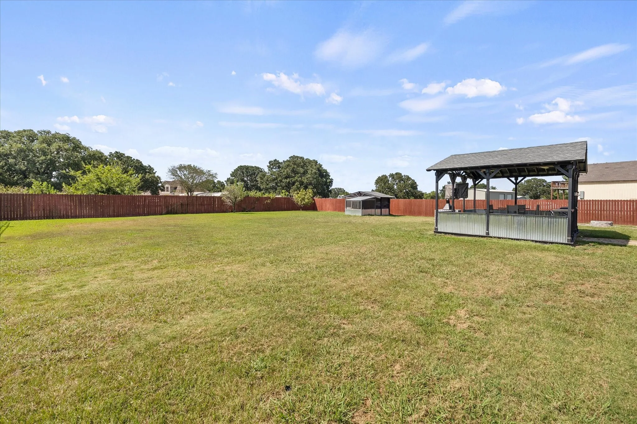Single Family Residence For Sale in Kaufman County , 1089 Oak Hollow Lane, Combine, Texas 75159, 4 Bedroom, 4 Bathroom, 2 Garage spaces, 3,052 Sqft, built in 1999, mls#21339175, Real Estate Agent in Combine, Homes For Sale in Kaufman county, Homes For Sale in Combine, Realtor in Combine Texas, Real Estate Brokerage Independent Realty Texas, Luminita Cordes Realtor