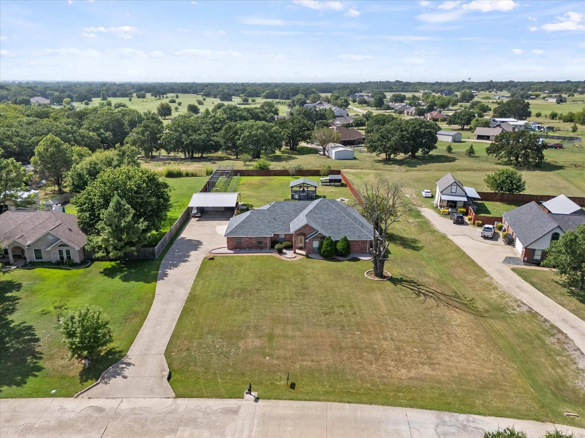 Single Family Residence For Sale in Kaufman County , 1089 Oak Hollow Lane, Combine, Texas 75159, 4 Bedroom, 4 Bathroom, 2 Garage spaces, 3,052 Sqft, built in 1999, mls#21339175, Real Estate Agent in Combine, Homes For Sale in Kaufman county, Homes For Sale in Combine, Realtor in Combine Texas, Real Estate Brokerage Independent Realty Texas, Luminita Cordes Realtor