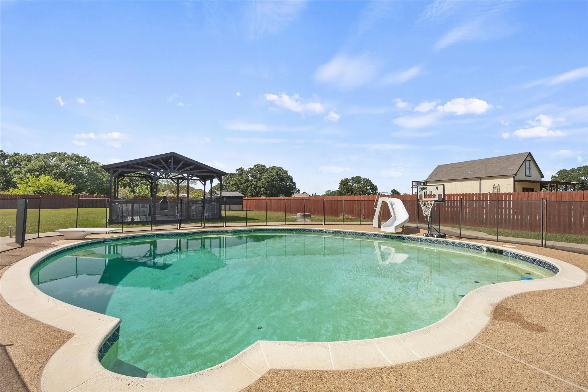 Single Family Residence For Sale in Kaufman County , 1089 Oak Hollow Lane, Combine, Texas 75159, 4 Bedroom, 4 Bathroom, 2 Garage spaces, 3,052 Sqft, built in 1999, mls#21339175, Real Estate Agent in Combine, Homes For Sale in Kaufman county, Homes For Sale in Combine, Realtor in Combine Texas, Real Estate Brokerage Independent Realty Texas, Luminita Cordes Realtor