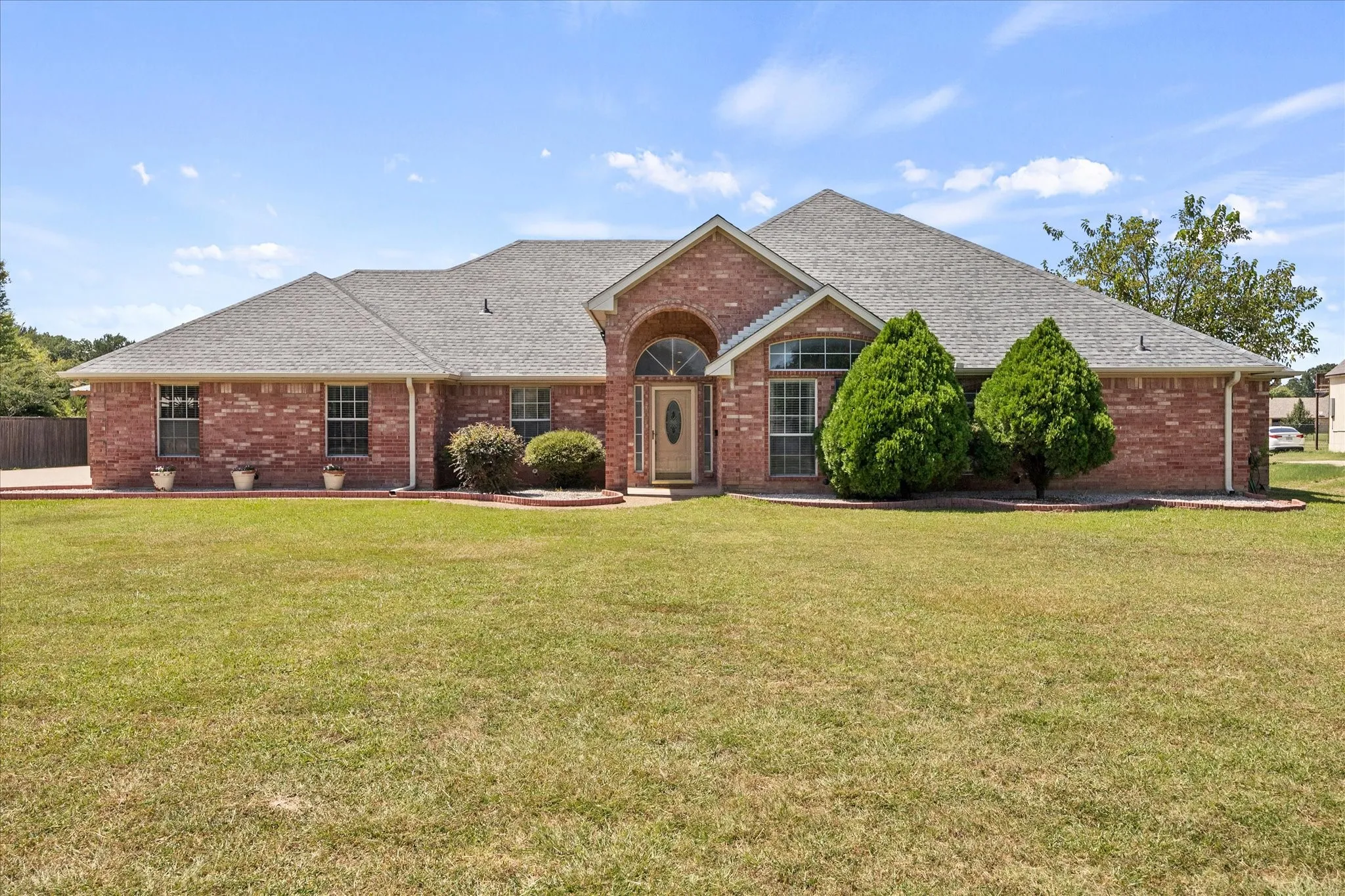 Single Family Residence For Sale in Kaufman County , 1089 Oak Hollow Lane, Combine, Texas 75159, 4 Bedroom, 4 Bathroom, 2 Garage spaces, 3,052 Sqft, built in 1999, mls#21339175, Real Estate Agent in Combine, Homes For Sale in Kaufman county, Homes For Sale in Combine, Realtor in Combine Texas, Real Estate Brokerage Independent Realty Texas, Luminita Cordes Realtor