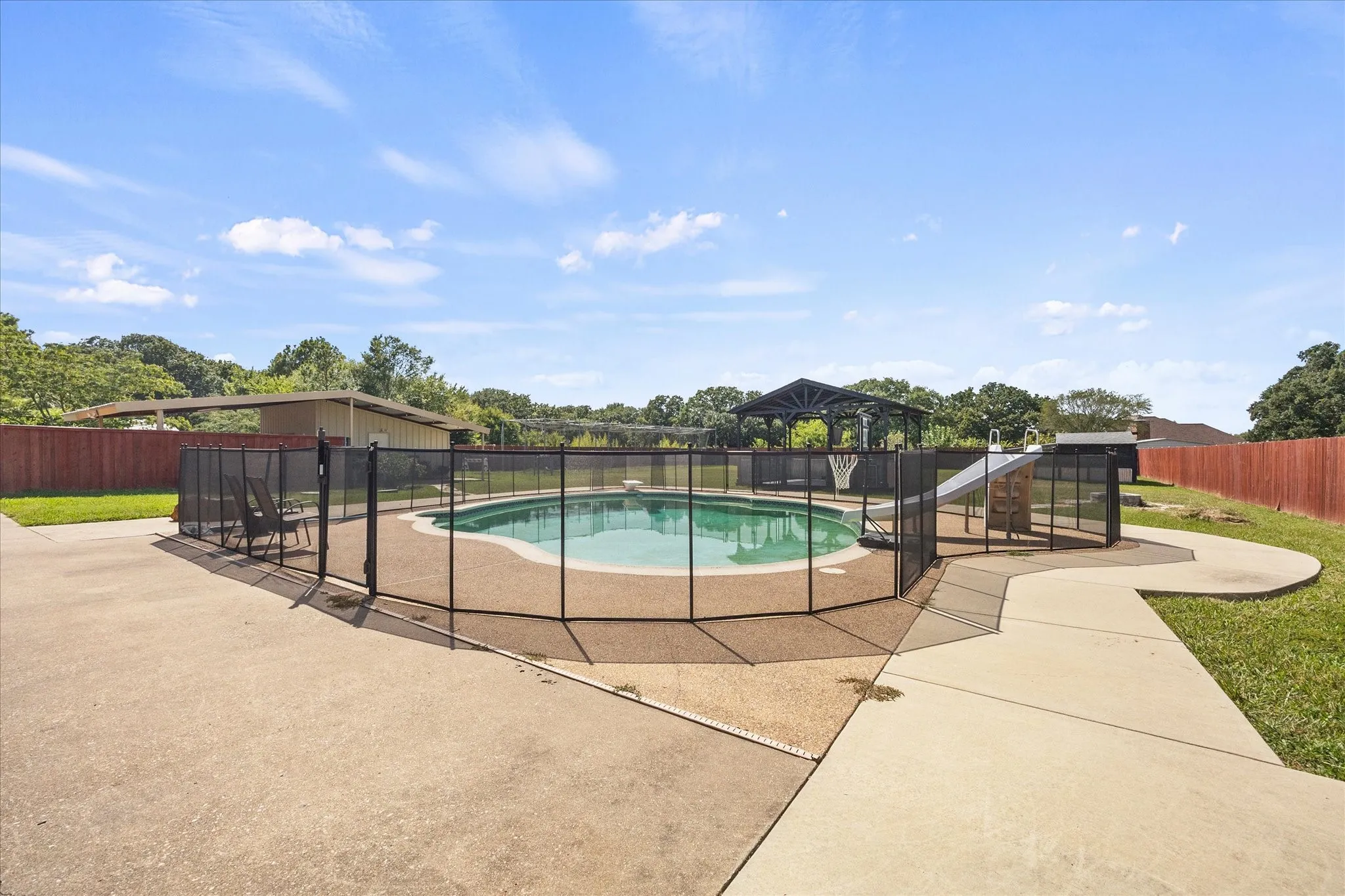 Single Family Residence For Sale in Kaufman County , 1089 Oak Hollow Lane, Combine, Texas 75159, 4 Bedroom, 4 Bathroom, 2 Garage spaces, 3,052 Sqft, built in 1999, mls#21339175, Real Estate Agent in Combine, Homes For Sale in Kaufman county, Homes For Sale in Combine, Realtor in Combine Texas, Real Estate Brokerage Independent Realty Texas, Luminita Cordes Realtor