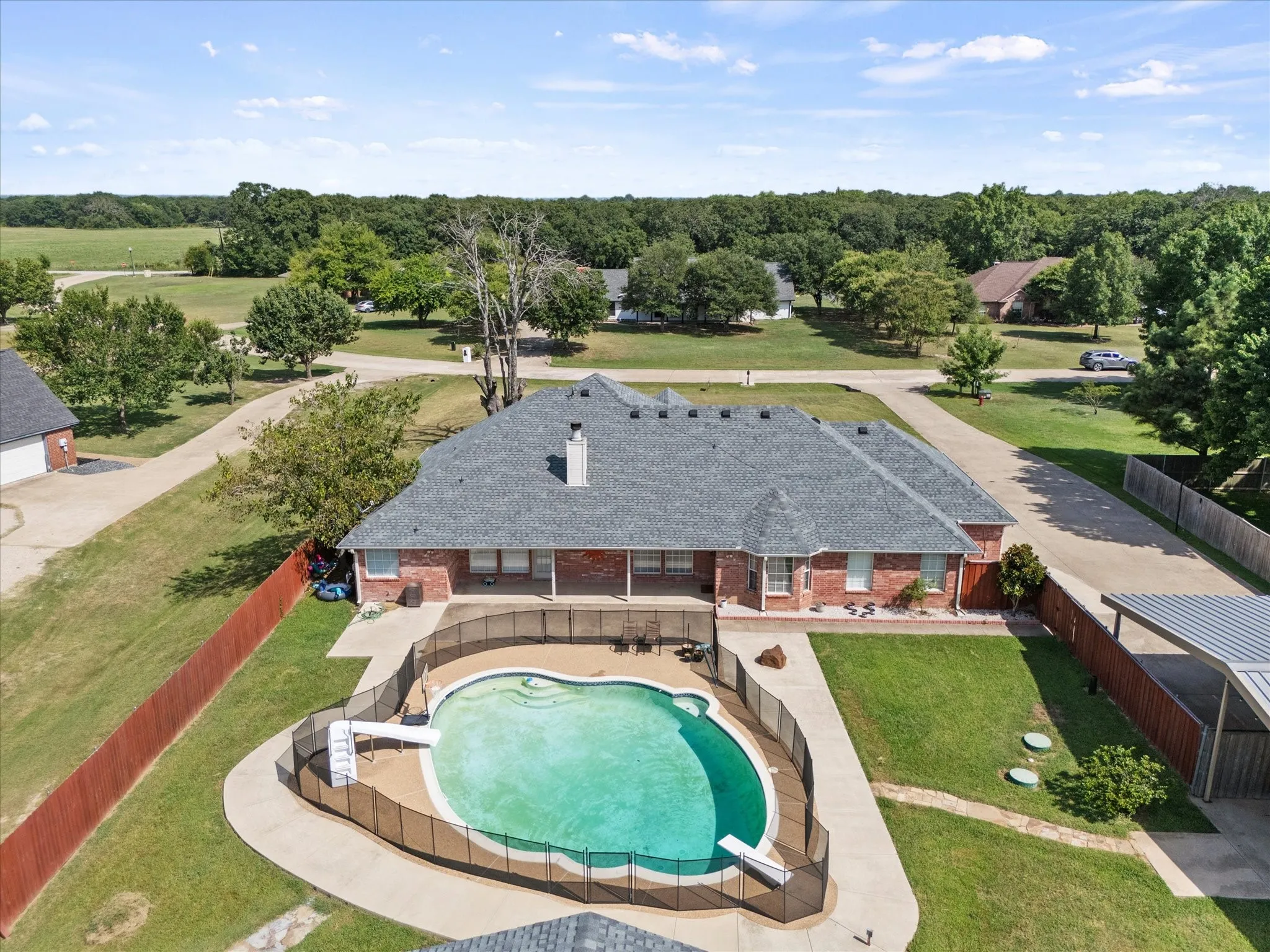 Single Family Residence For Sale in Kaufman County , 1089 Oak Hollow Lane, Combine, Texas 75159, 4 Bedroom, 4 Bathroom, 2 Garage spaces, 3,052 Sqft, built in 1999, mls#21339175, Real Estate Agent in Combine, Homes For Sale in Kaufman county, Homes For Sale in Combine, Realtor in Combine Texas, Real Estate Brokerage Independent Realty Texas, Luminita Cordes Realtor
