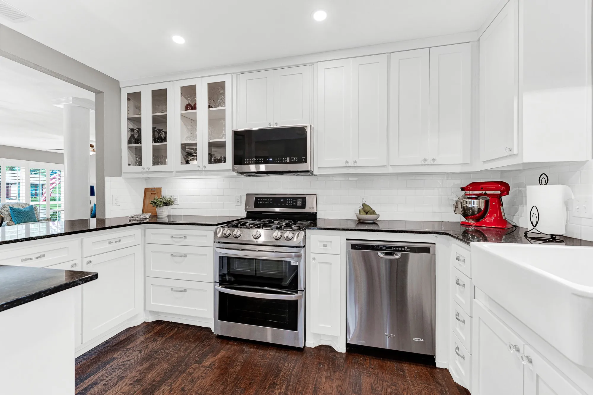 Granite Counters
Farm Sink