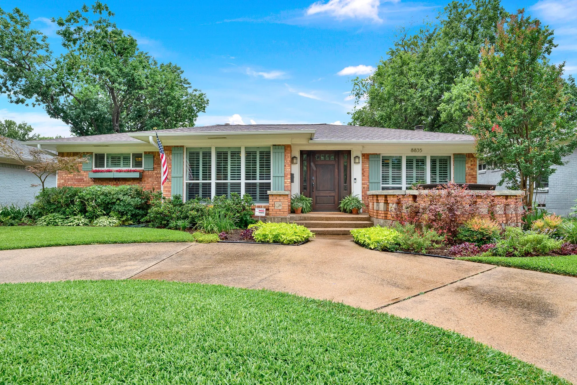 Single Family Residence For Sale in Dallas County , 8835 Larchwood Drive, Dallas, Texas 75238, 3 Bedroom, 2 Bathroom, Garage spaces, 1,646 Sqft, built in 1955, mls#21339751, Real Estate Agent in Dallas, Homes For Sale in Dallas county, Homes For Sale in Dallas, Realtor in Dallas Texas, Real Estate Brokerage Independent Realty Texas, Luminita Cordes Realtor