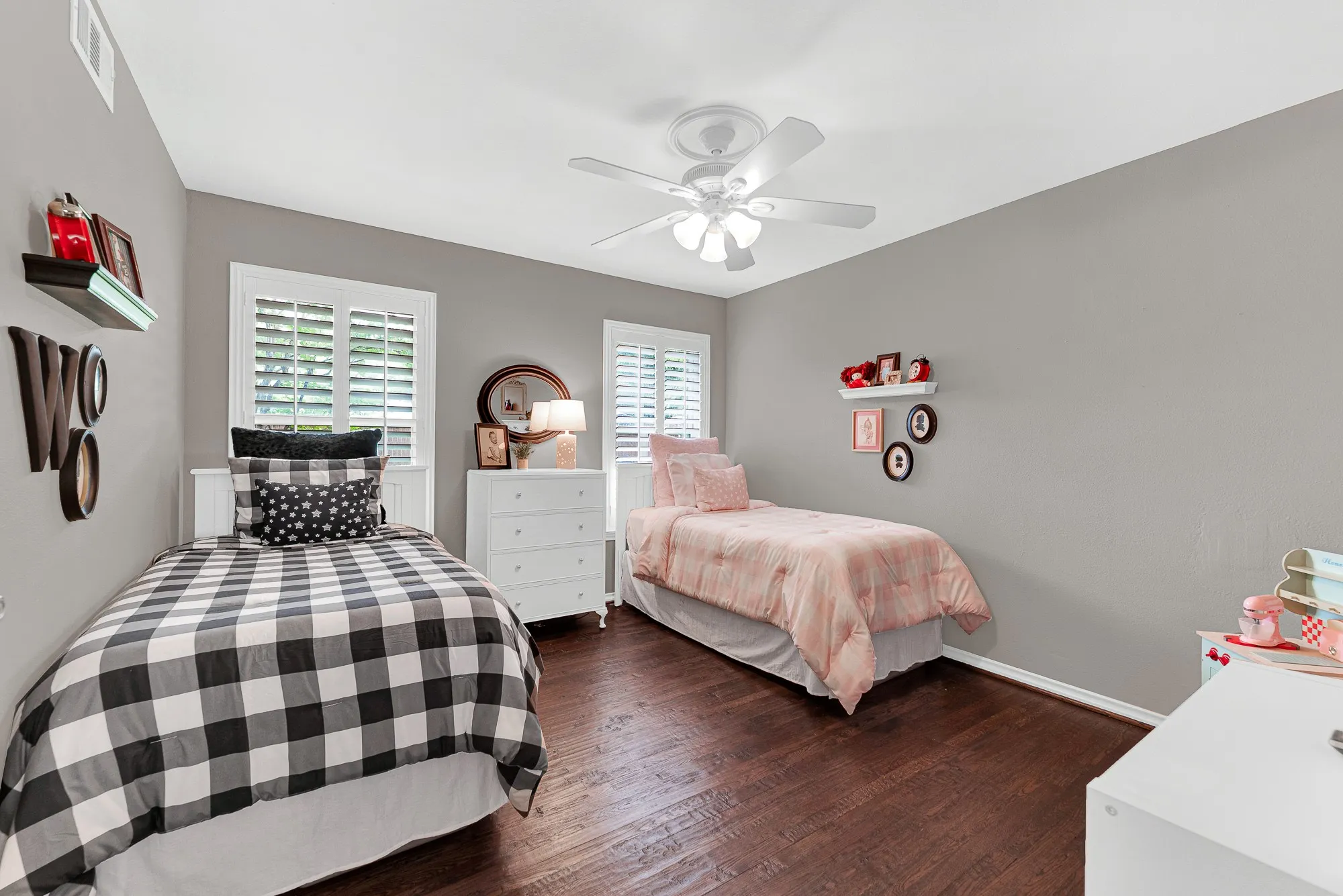 Single Family Residence For Sale in Dallas County , 8835 Larchwood Drive, Dallas, Texas 75238, 3 Bedroom, 2 Bathroom, Garage spaces, 1,646 Sqft, built in 1955, mls#21339751, Real Estate Agent in Dallas, Homes For Sale in Dallas county, Homes For Sale in Dallas, Realtor in Dallas Texas, Real Estate Brokerage Independent Realty Texas, Luminita Cordes Realtor