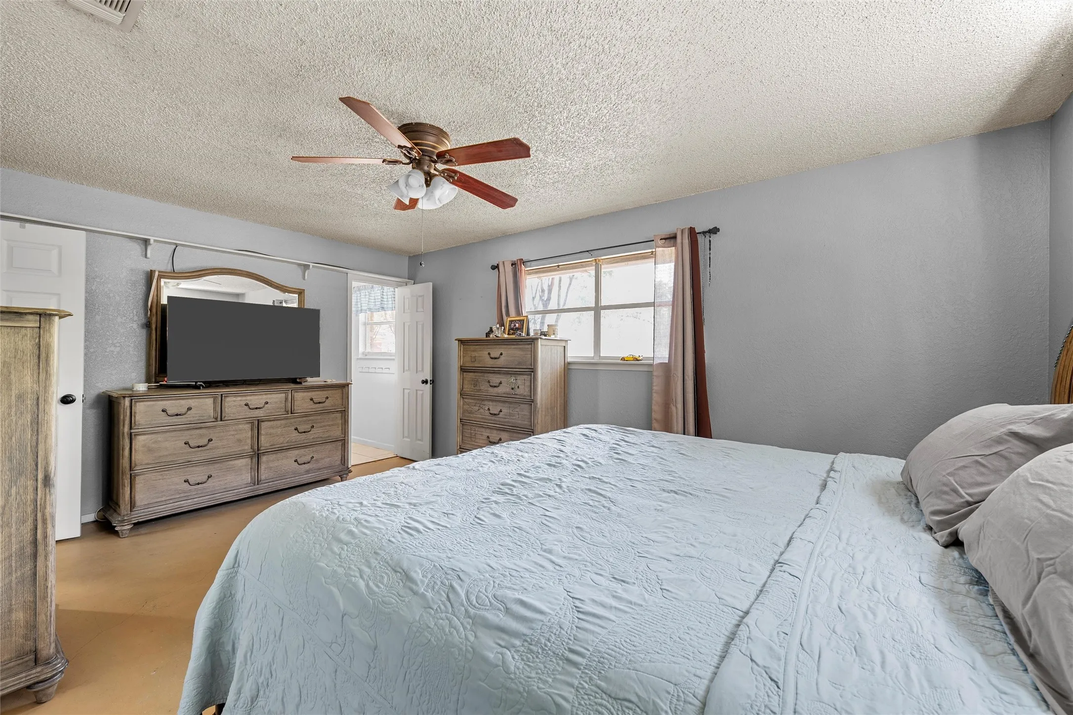 Single Family Residence For Sale in Mc Lennan County , 1047 Fort Hill Road, Waco, Texas 76705, 3 Bedroom, 2 Bathroom, 2 Garage spaces, 2,039 Sqft, built in 1976, mls#21340131, Real Estate Agent in Waco, Homes For Sale in Mc Lennan county, Homes For Sale in Waco, Realtor in Waco Texas, Real Estate Brokerage Independent Realty Texas, Luminita Cordes Realtor