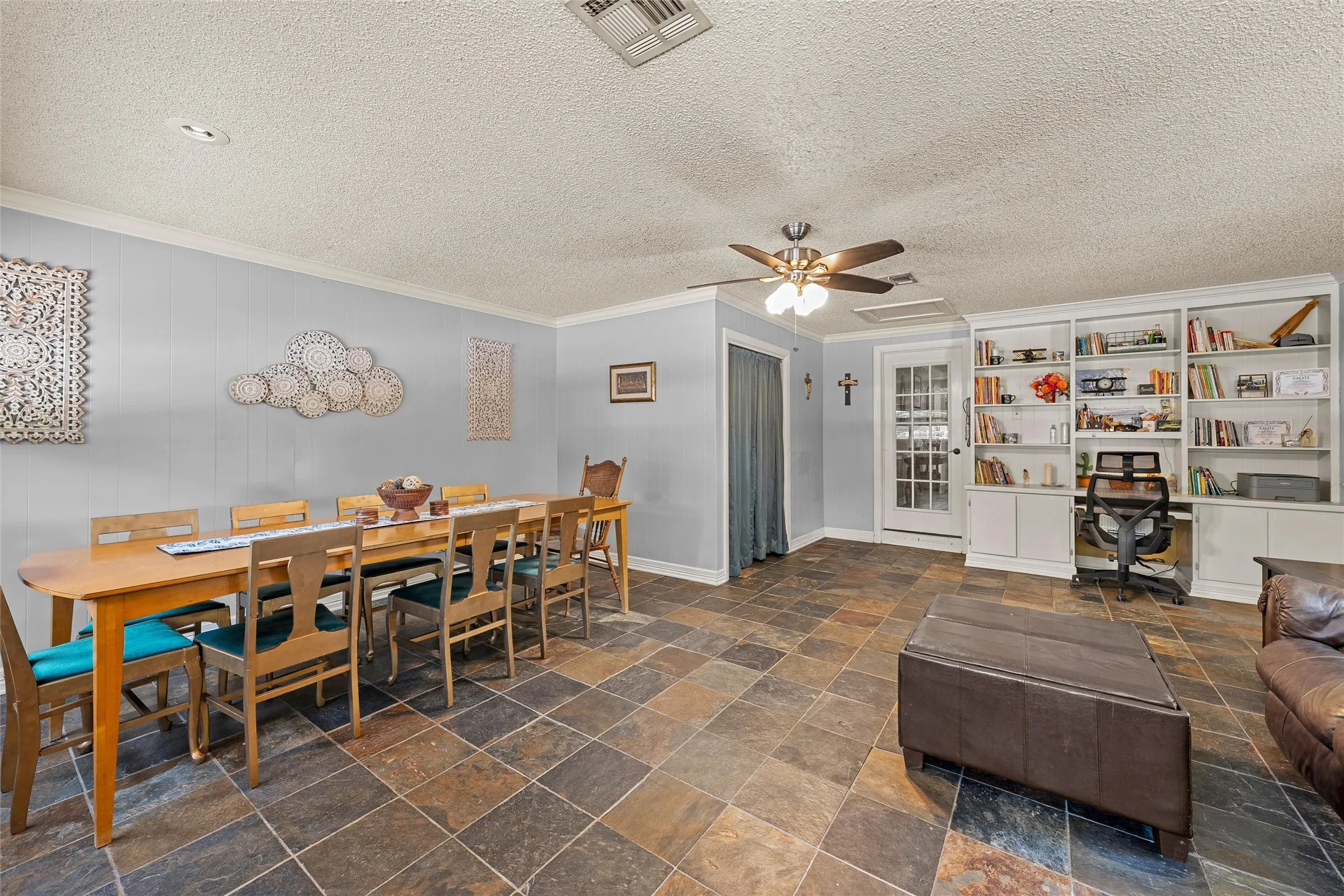 Single Family Residence For Sale in Mc Lennan County , 1047 Fort Hill Road, Waco, Texas 76705, 3 Bedroom, 2 Bathroom, 2 Garage spaces, 2,039 Sqft, built in 1976, mls#21340131, Real Estate Agent in Waco, Homes For Sale in Mc Lennan county, Homes For Sale in Waco, Realtor in Waco Texas, Real Estate Brokerage Independent Realty Texas, Luminita Cordes Realtor